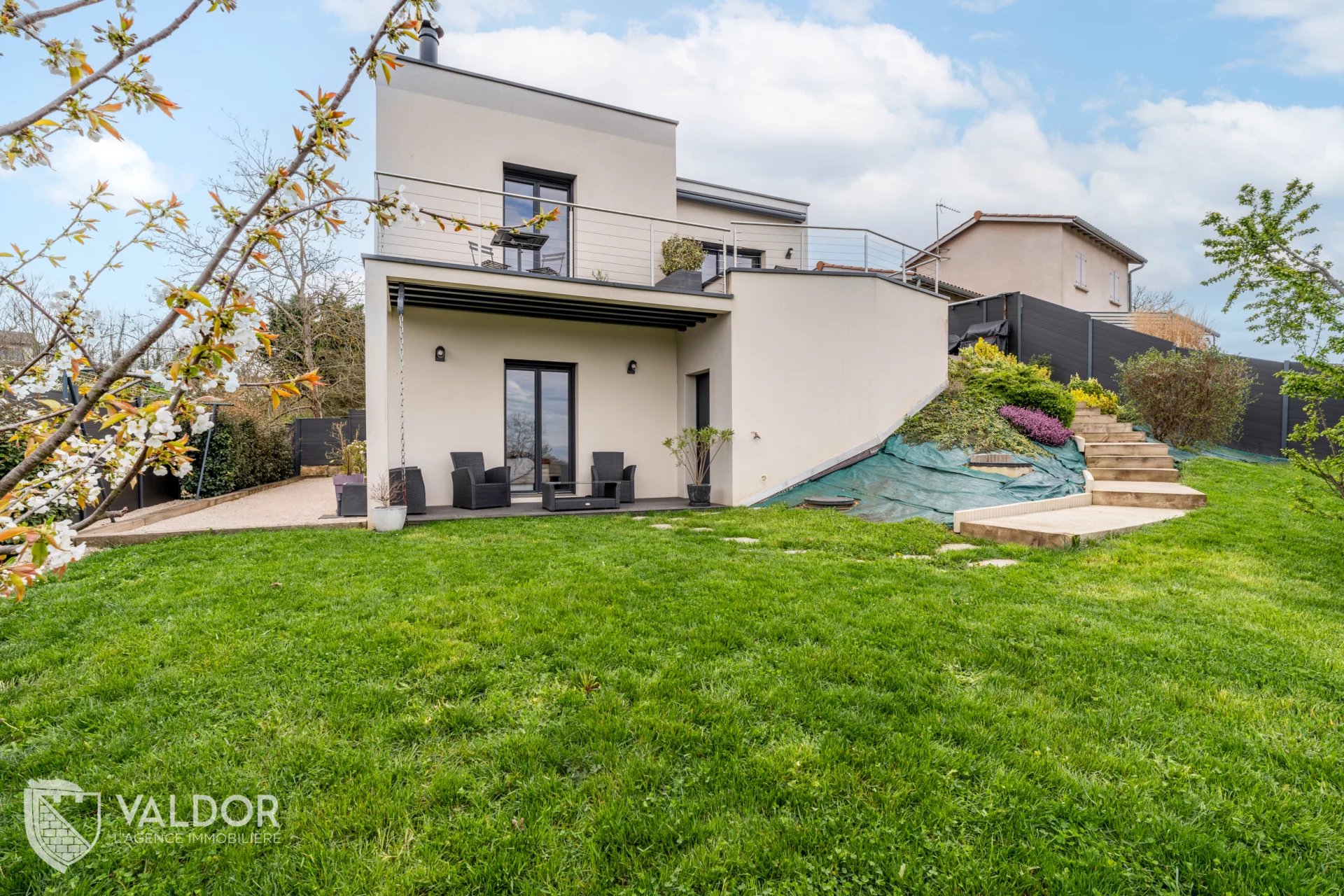 Maison contemporaine au coeur de Montanay