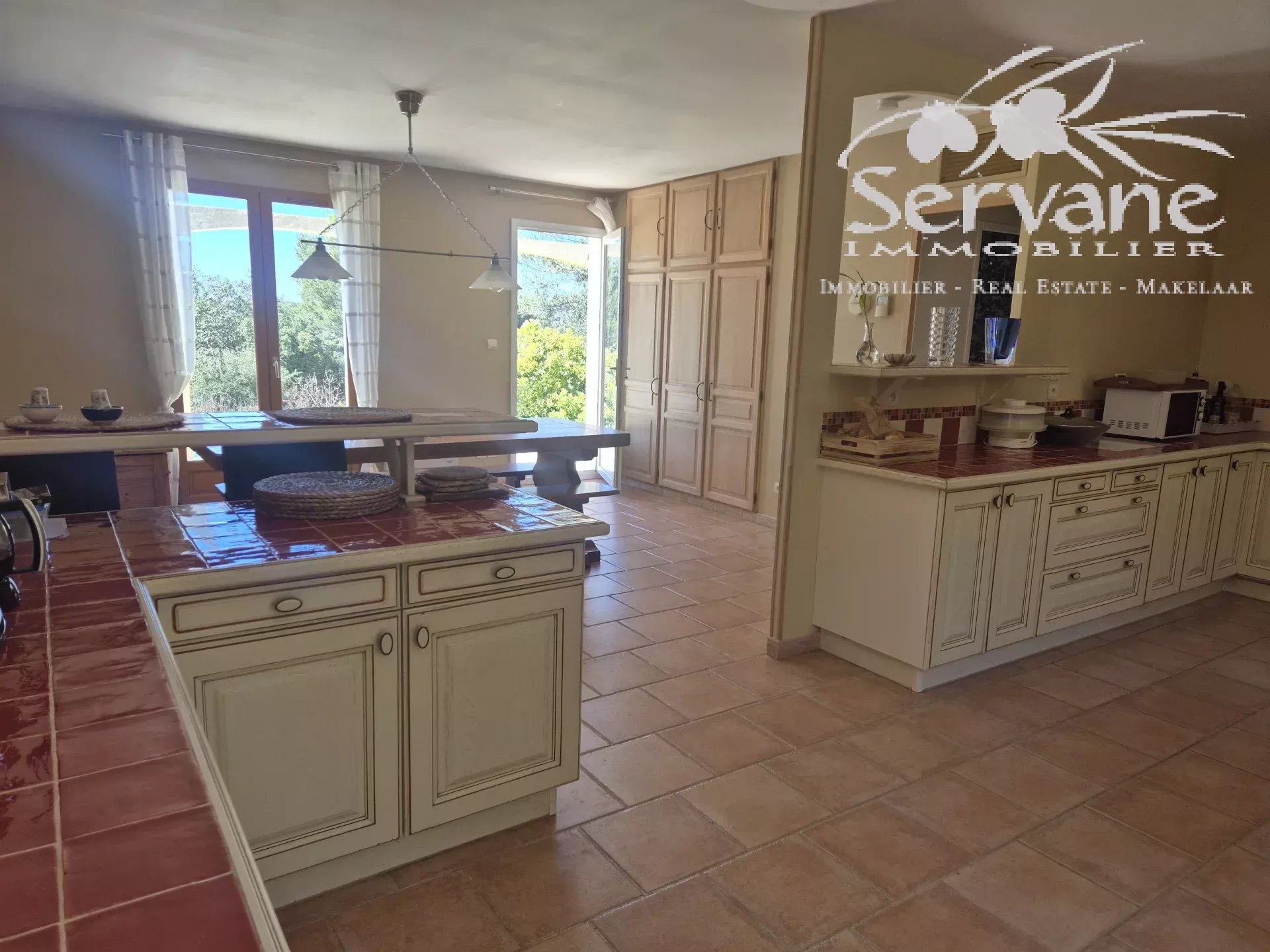 TAVERNES NICE 5 BEDROOMS VILLA IN A PEACEFULL ENVIRONMENT