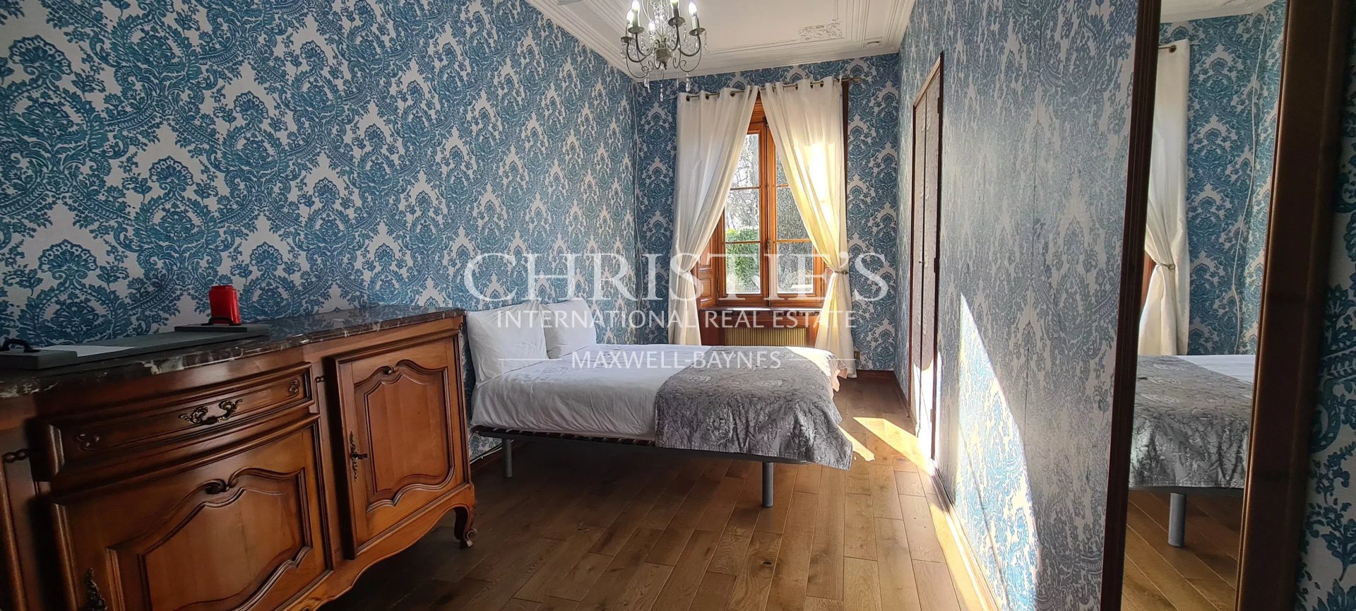 10 Bedroom Chateau's Image 33