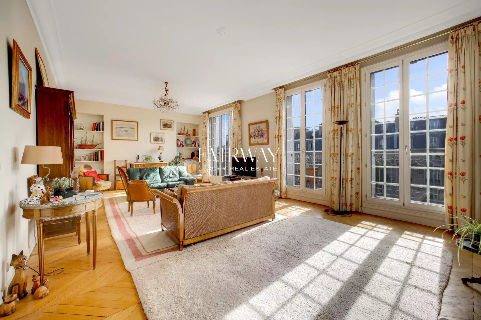 Duplex 240 m² aux derniers étages avec balcon