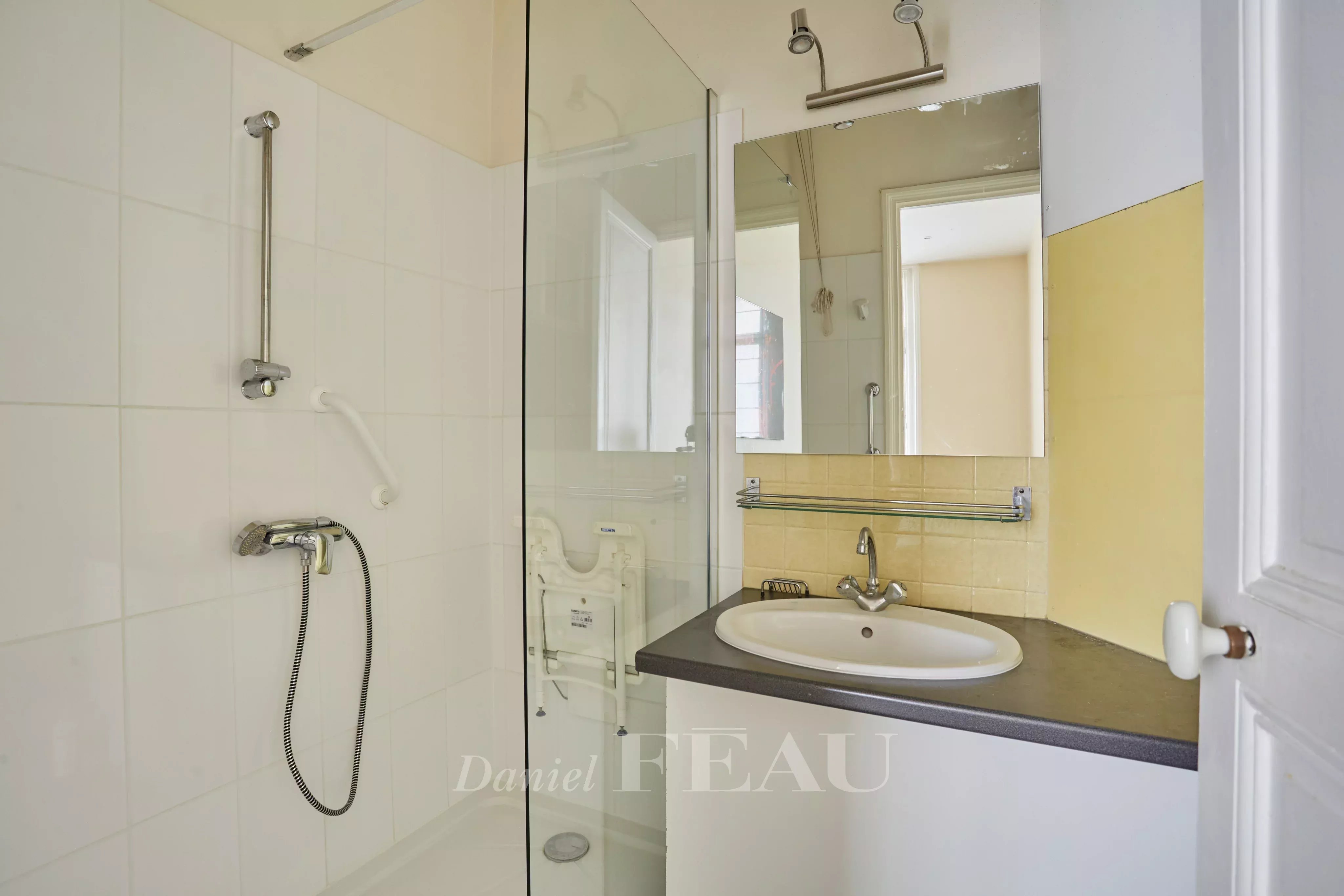 Sale Apartment Paris 16th