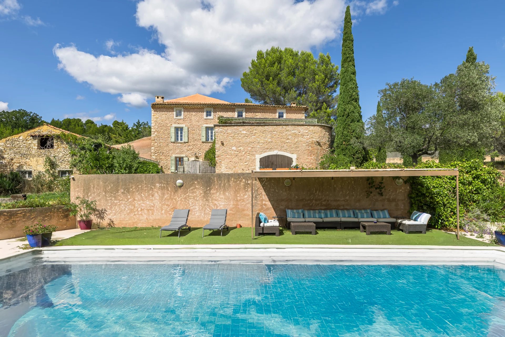 Sale Farm Saint-Saturnin-lès-Apt