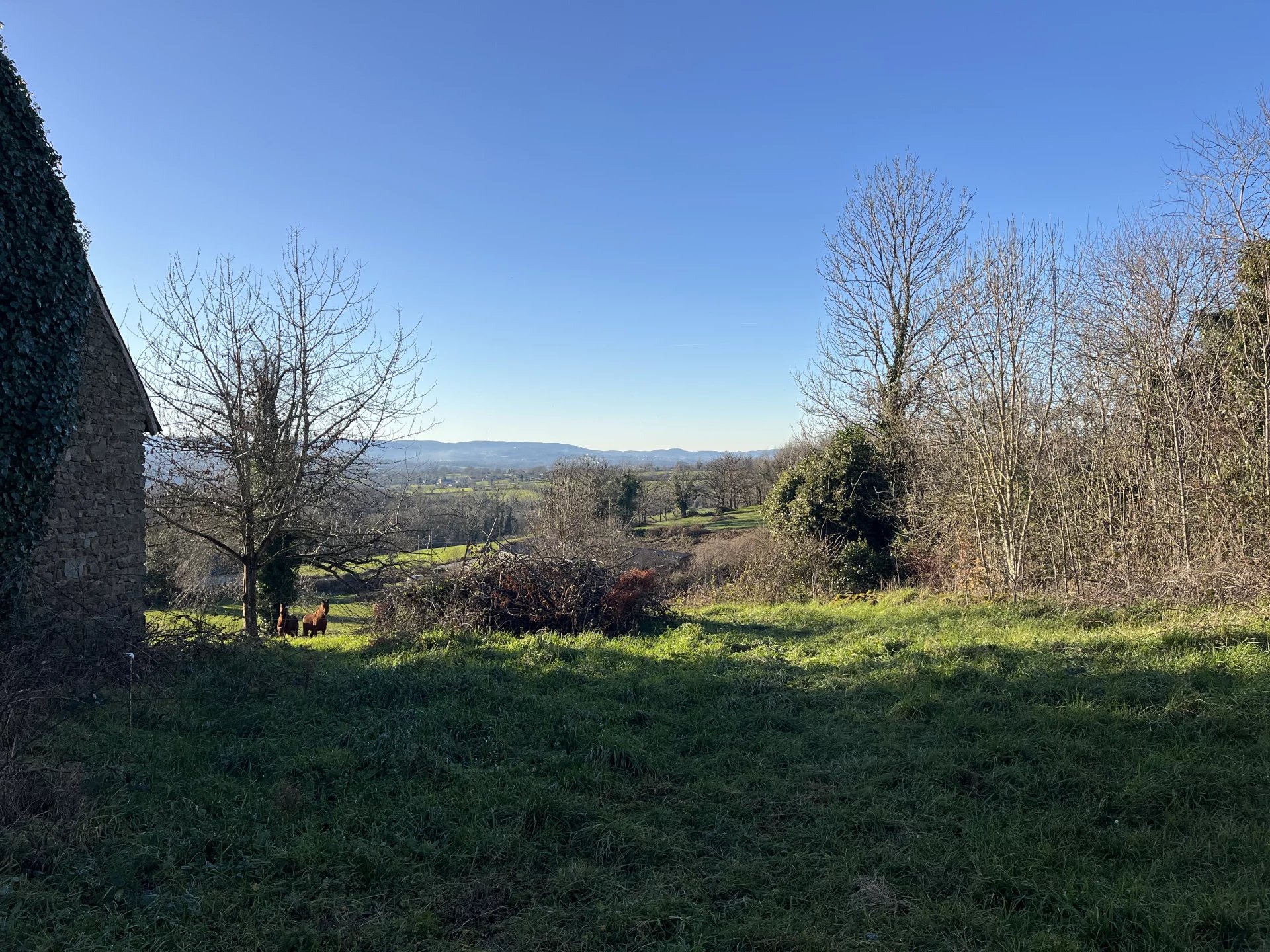 Farmhouse to renovate - Between Guéret and Jarnages
