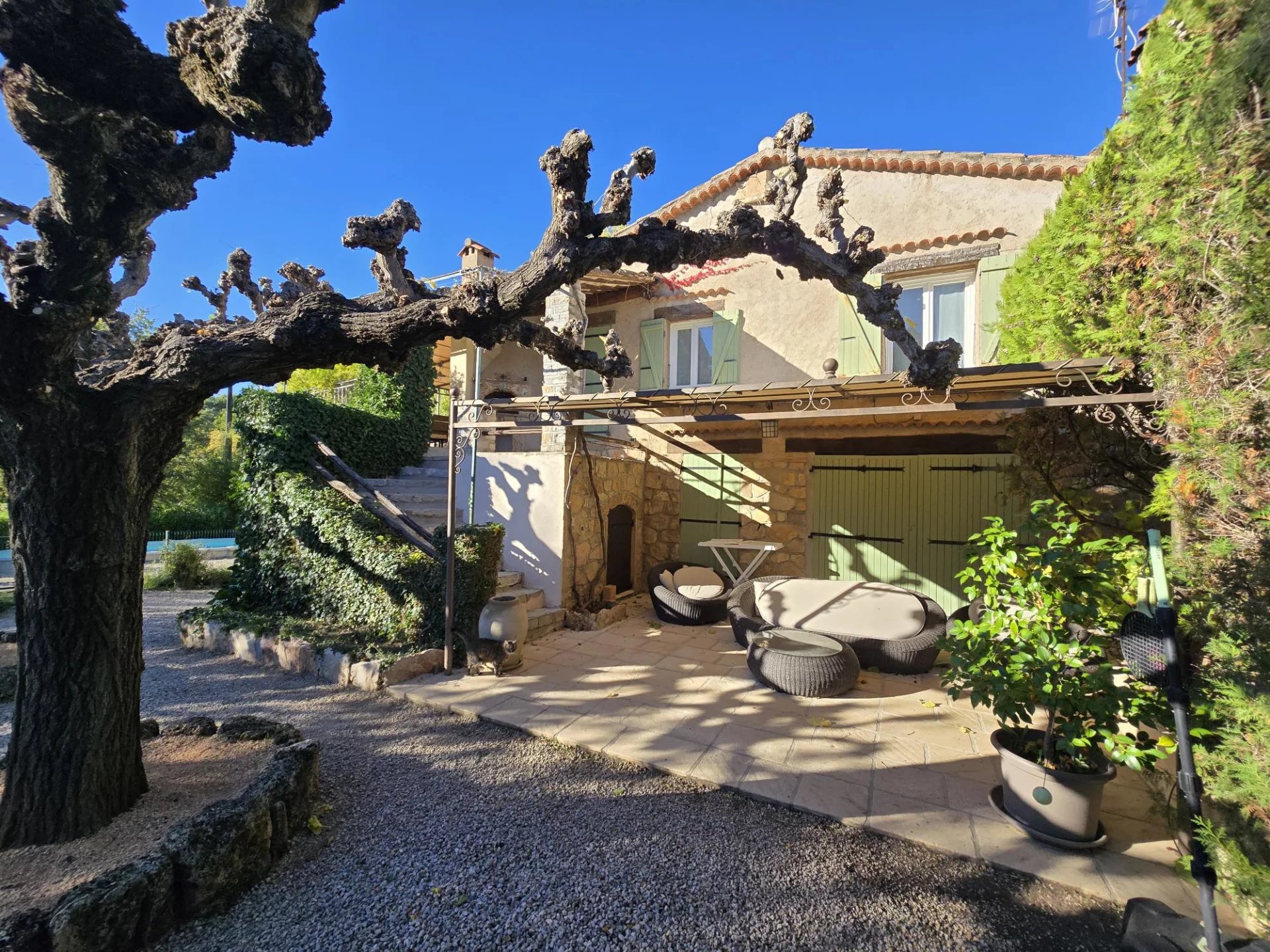 CHARMING NESTELD VILLA IN PICTURESQUE HAMLET