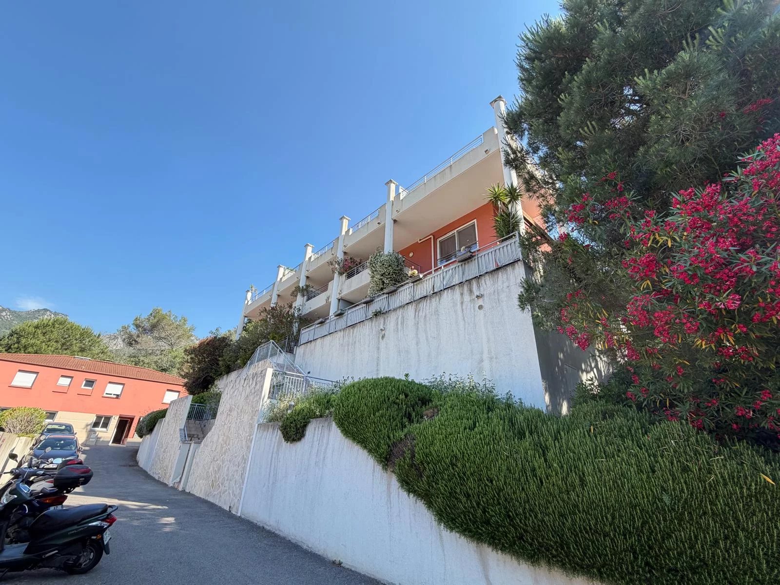 Monolocale con terrazza e posto auto – Domaine des Castagnins