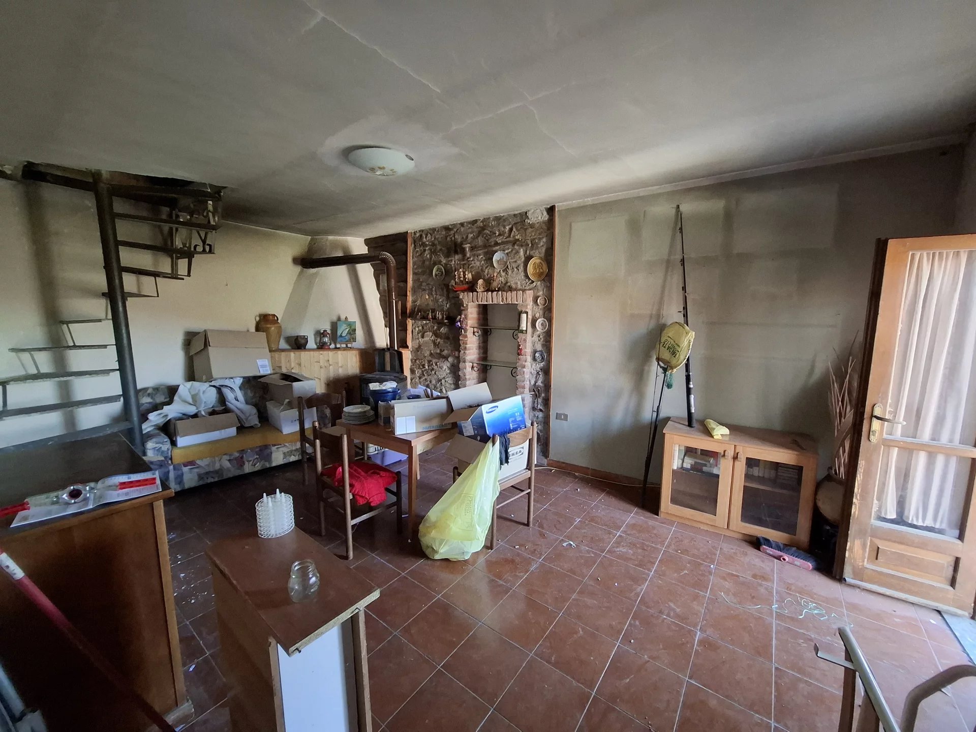 CASA DI AMPIA METRATURA A ROCCA