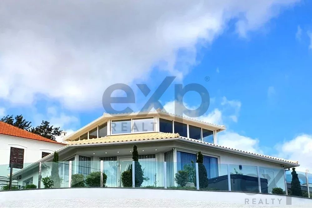 A sua casa de sonho na Madeira espera por si: luxo moderno"