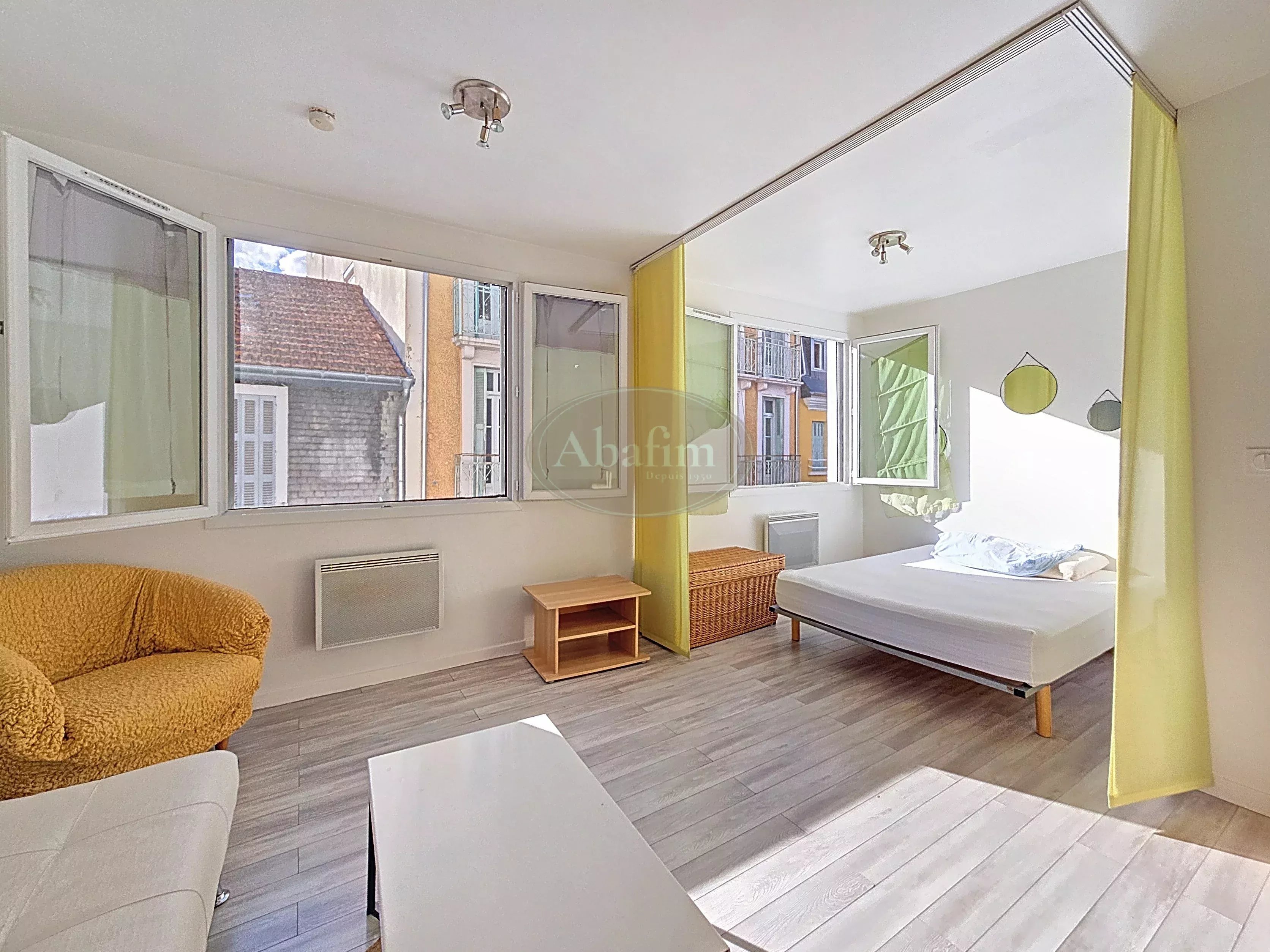 Charmant Studio Lourdes