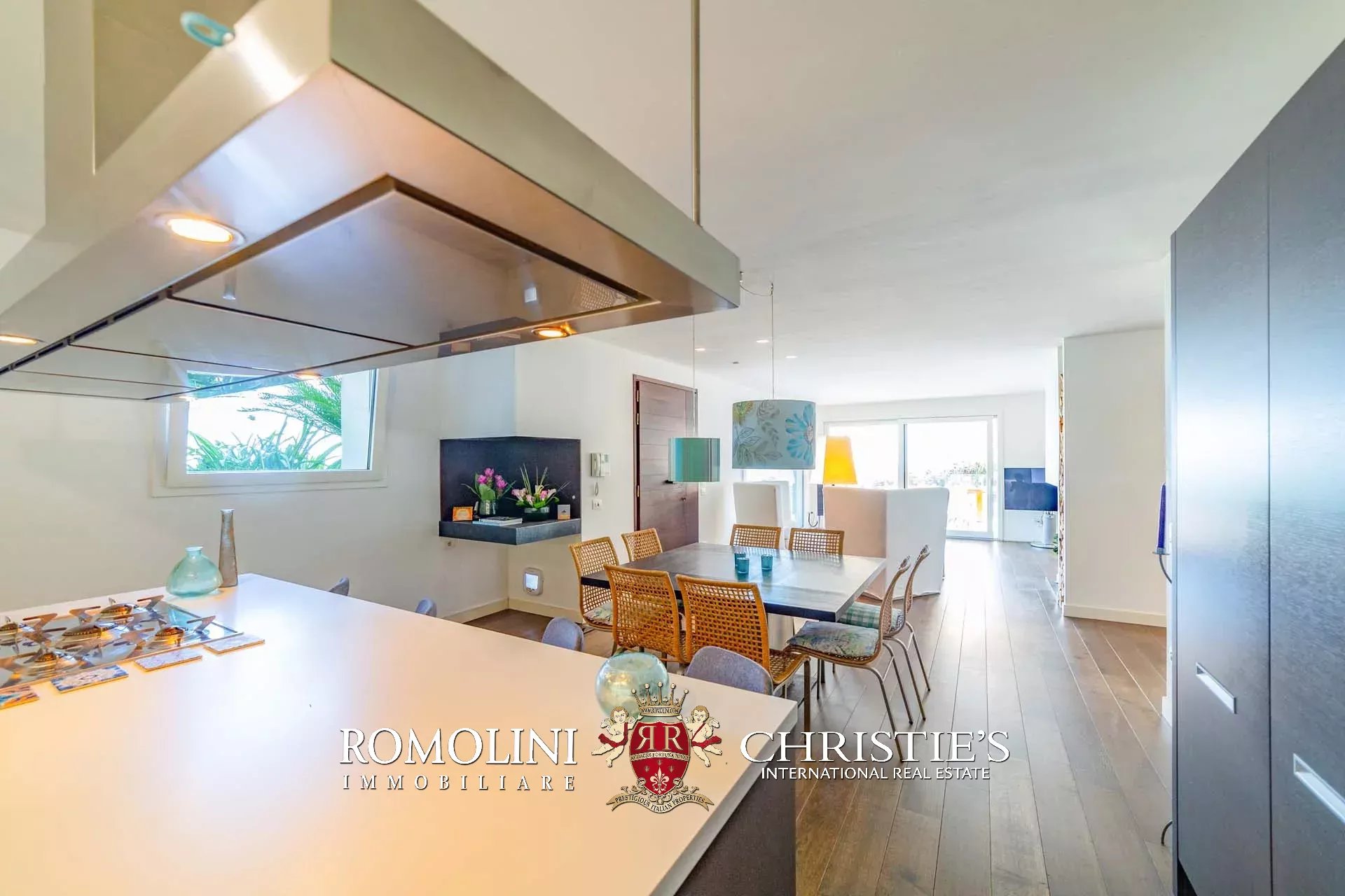 6 Bedroom Villa/Townhouse's Image 40