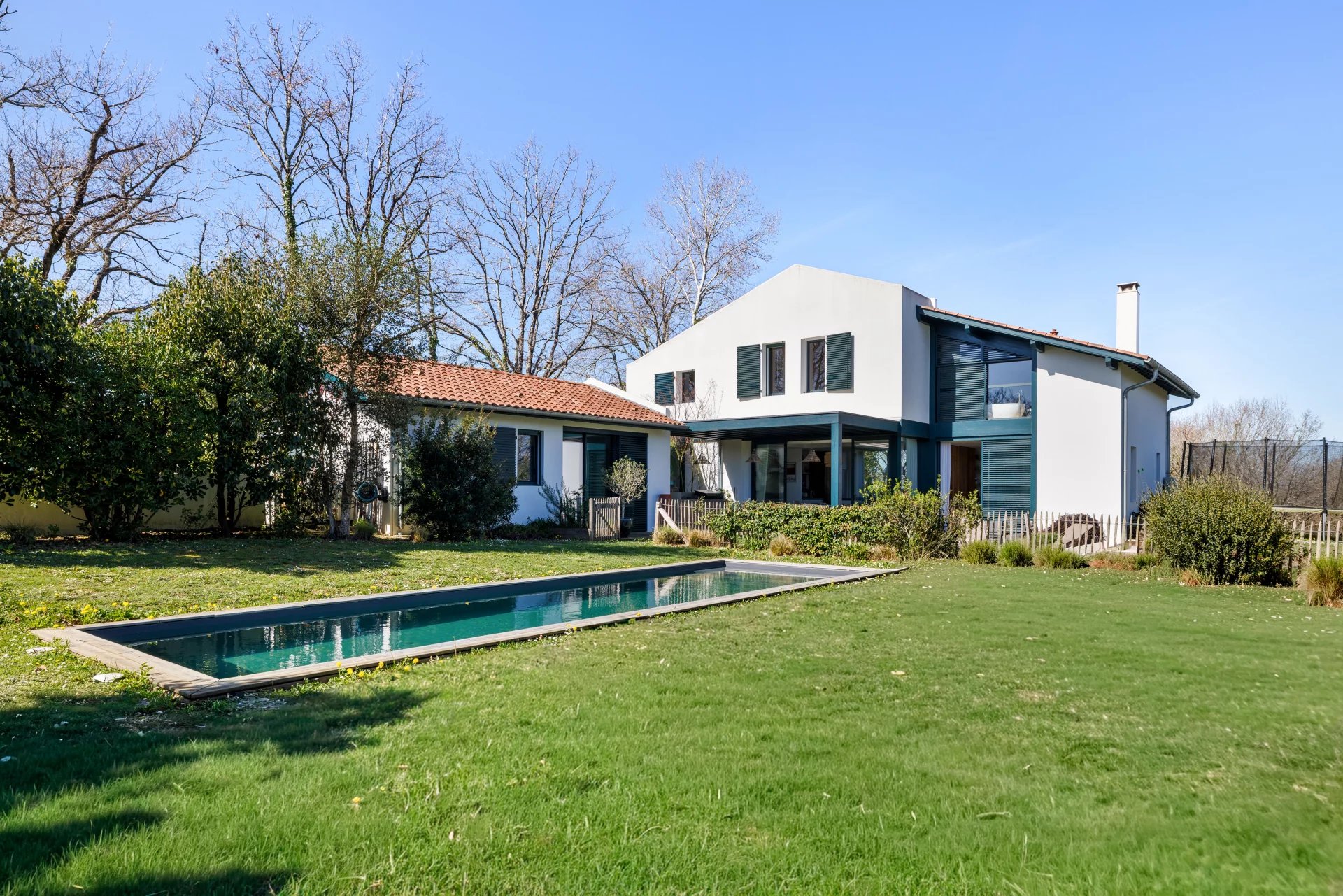 ARBONNE, MAISON DE 240 M² AVEC PISCINE - picture 3