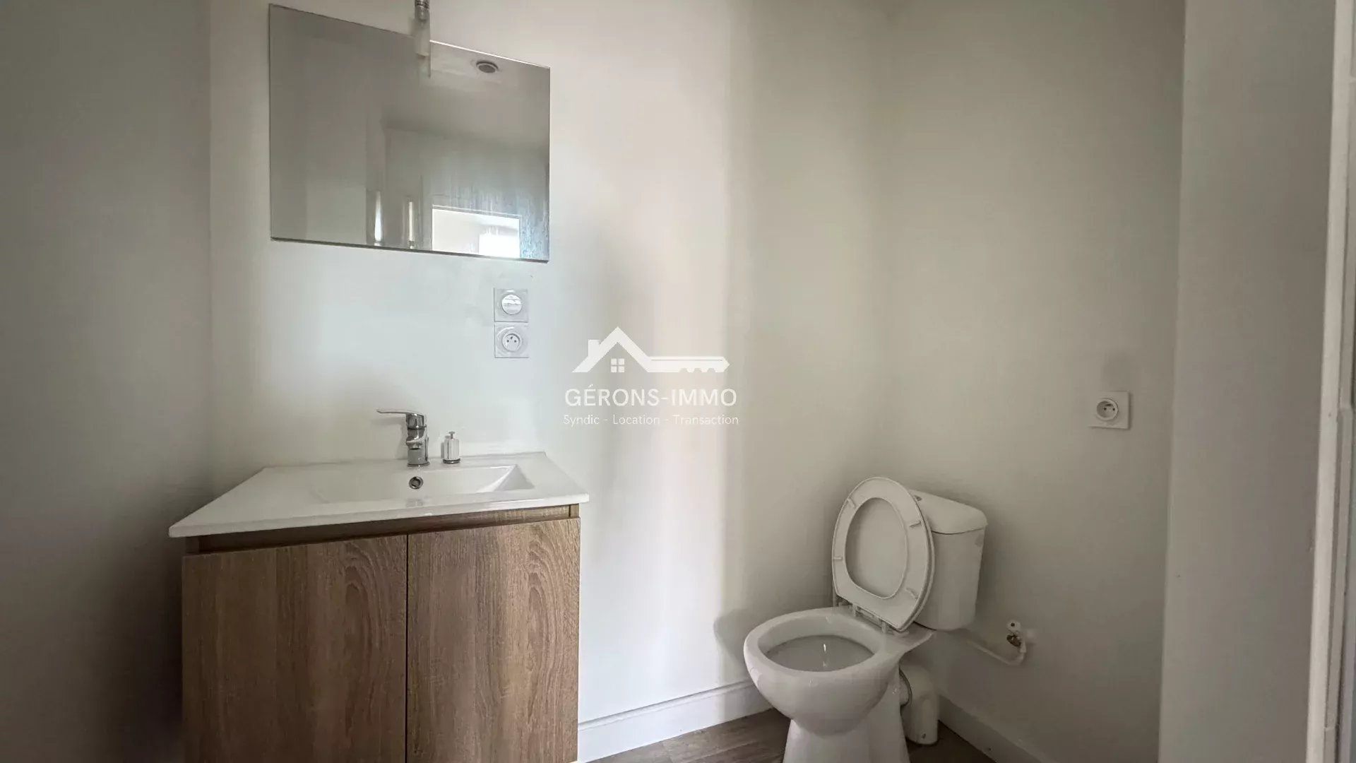 Location: Appartement T3 – Nantes, Cité des congrès – Champs de Mars - Photo 6