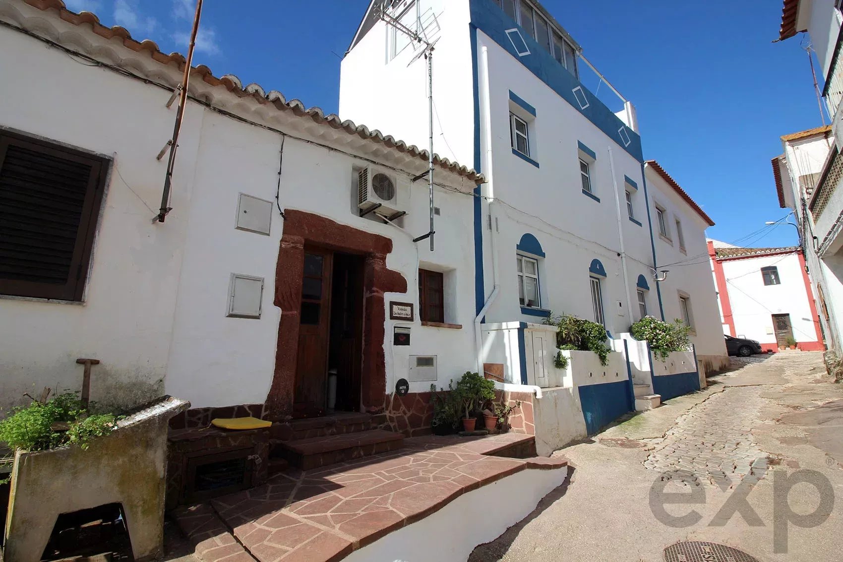 Charming Bijou Townhouse 86811995 image 1