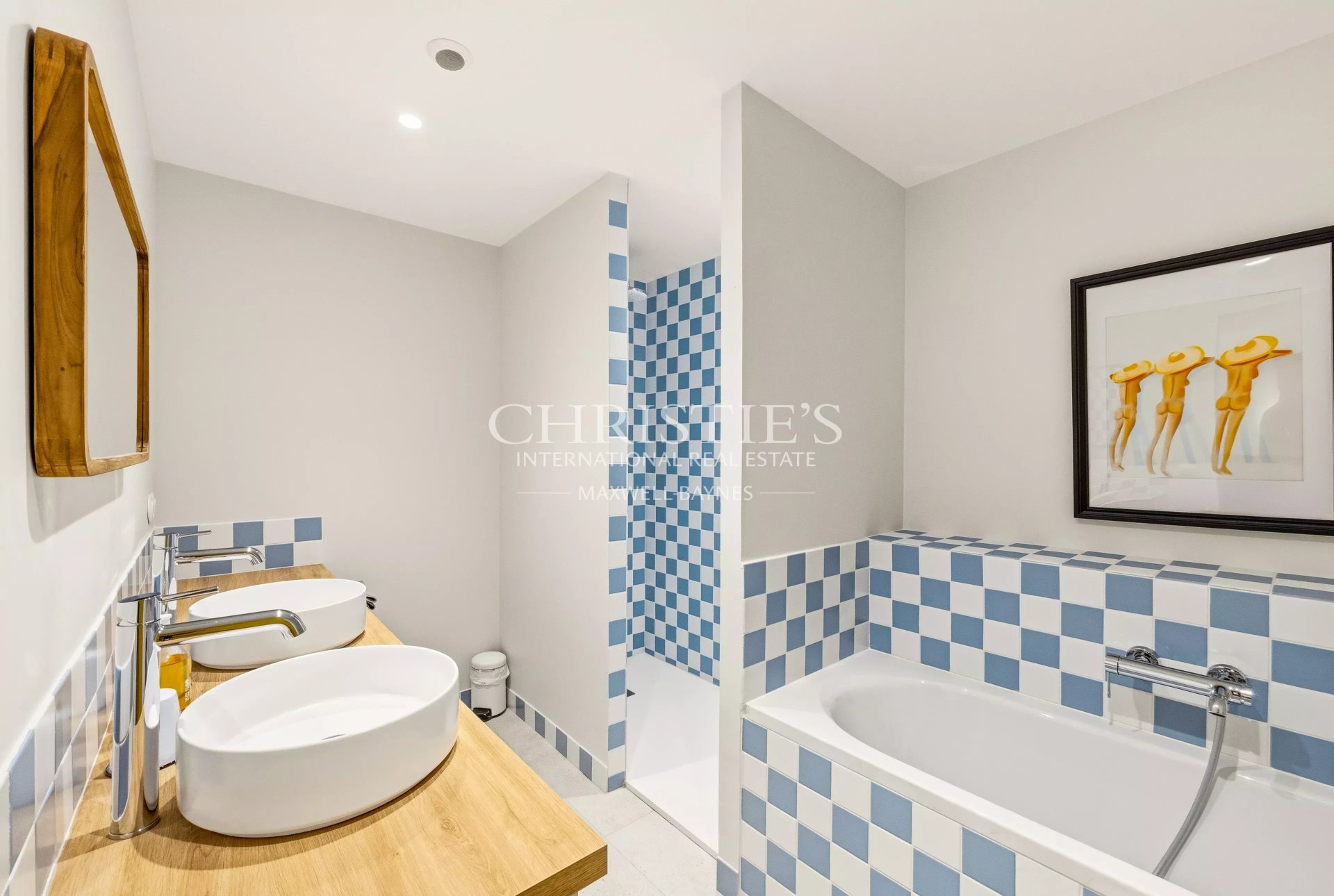 6 Bedroom Villa/Townhouse's Image 15