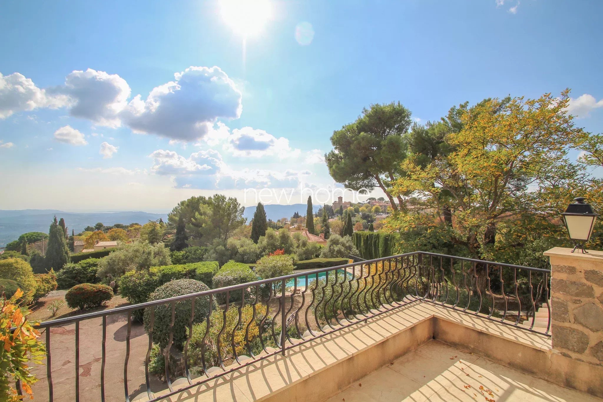 Propriété de charme en pierre  Vue mer et village  CABRIS