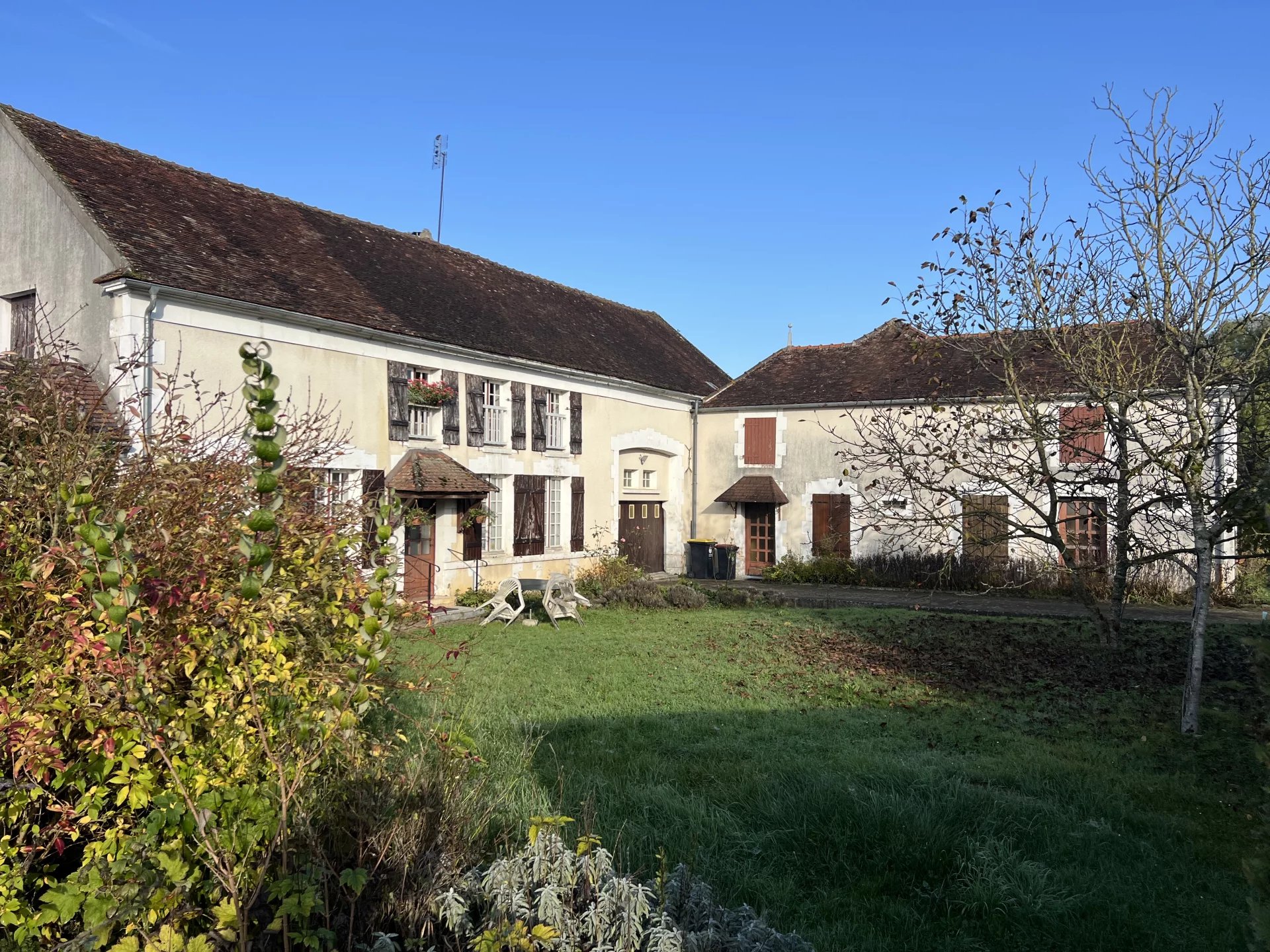 AUXERRE PERIPHERIE ENSEMBLE DE 2 MAISONS