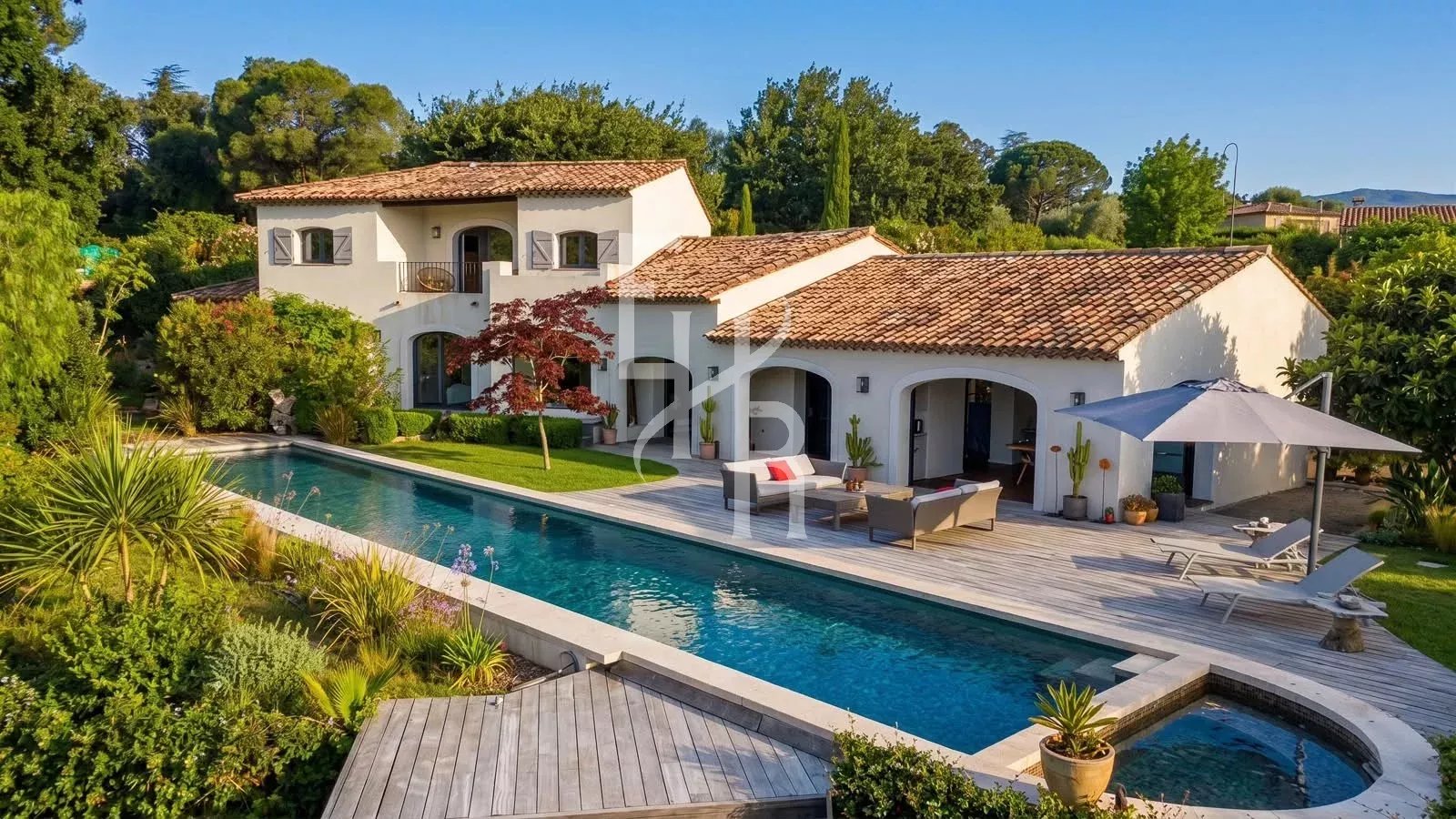 Villa coup de cœur au calme et à pied du village de Valbonne