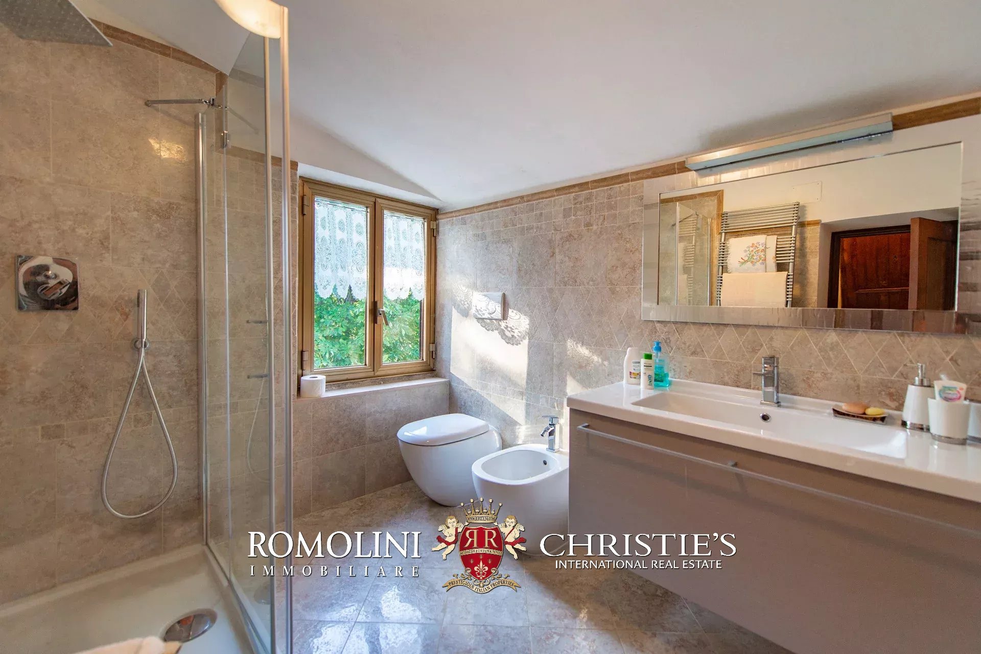 7 Bedroom Villa/Townhouse's Image 26
