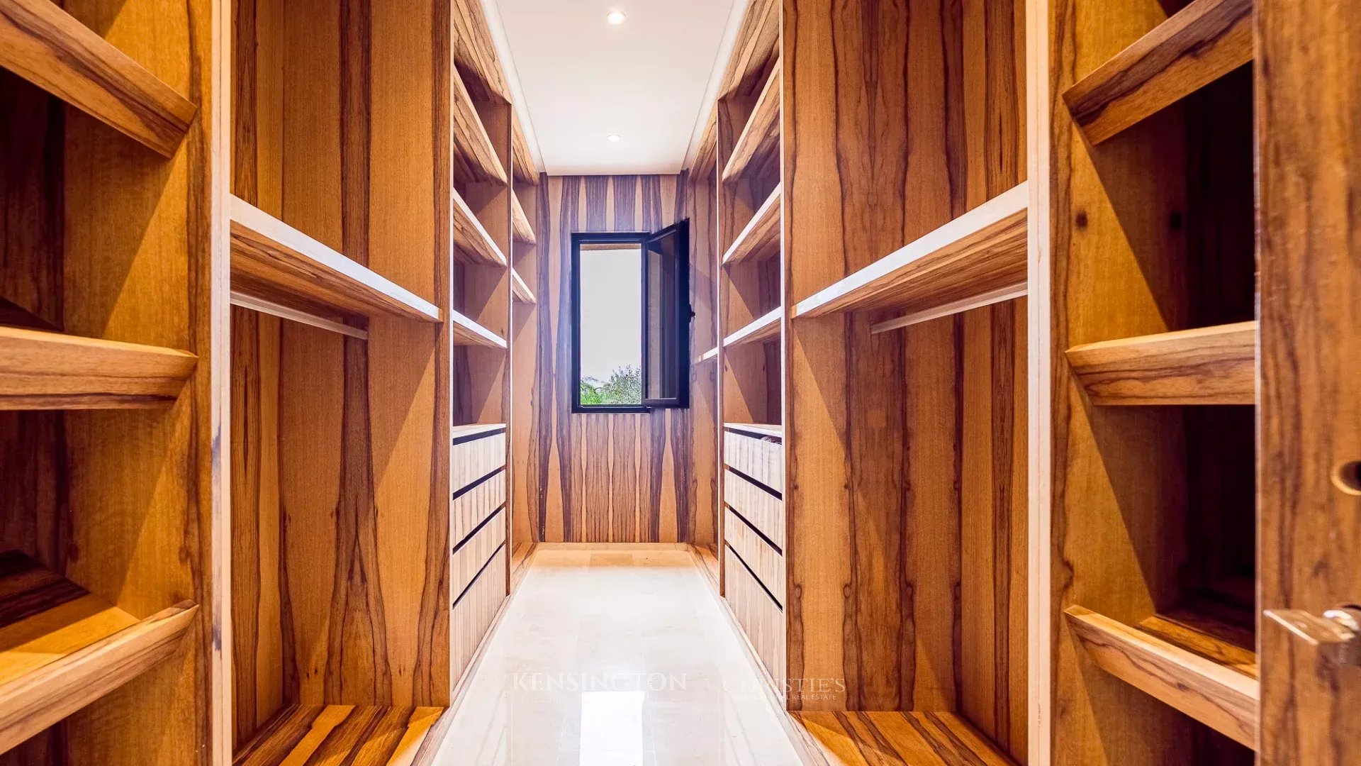 6 Bedroom Villa/Townhouse's Image 46