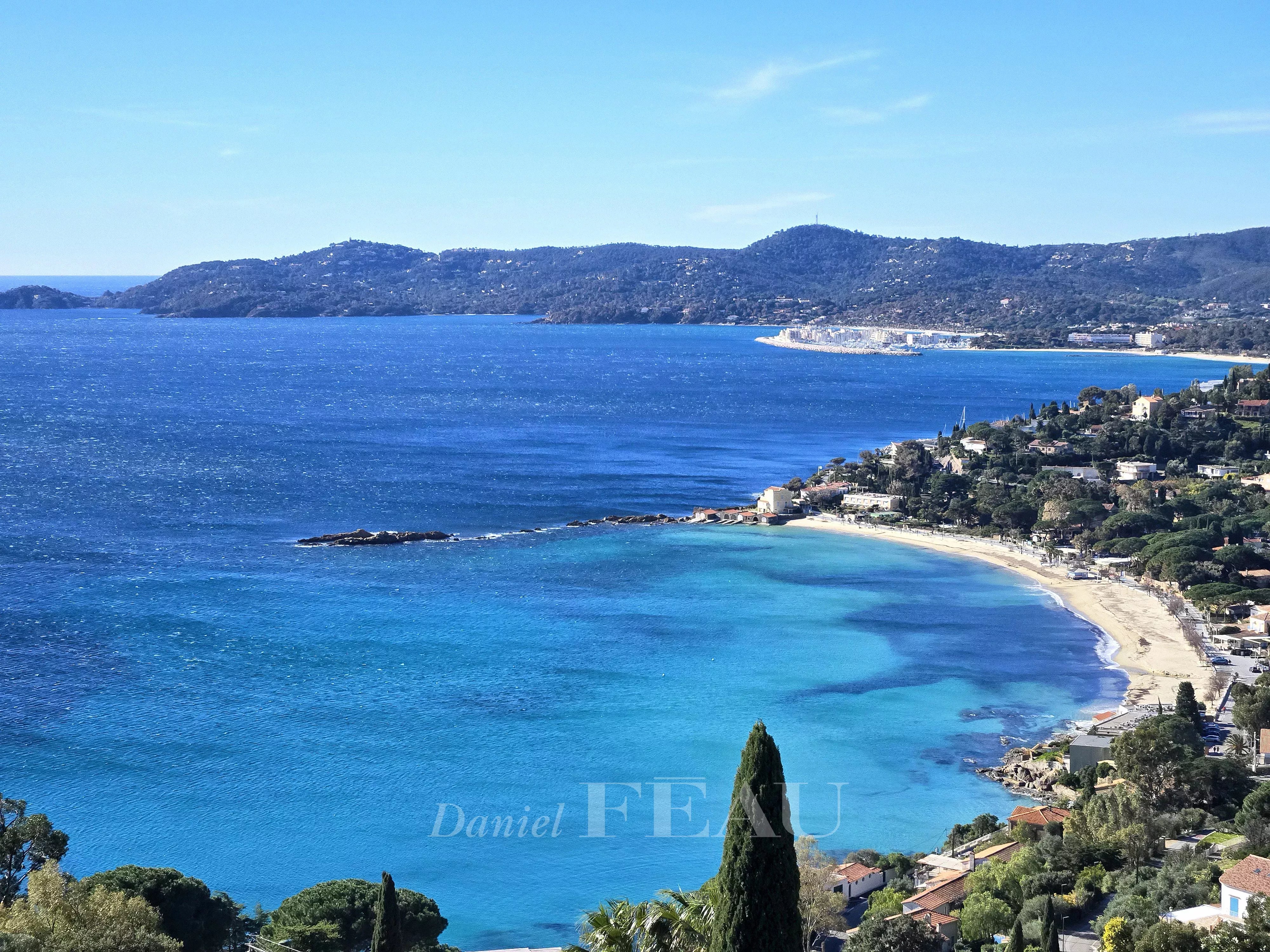 Daniel FÉAU Exclusive – Le Lavandou Saint-Clair – House with Panoramic Sea View