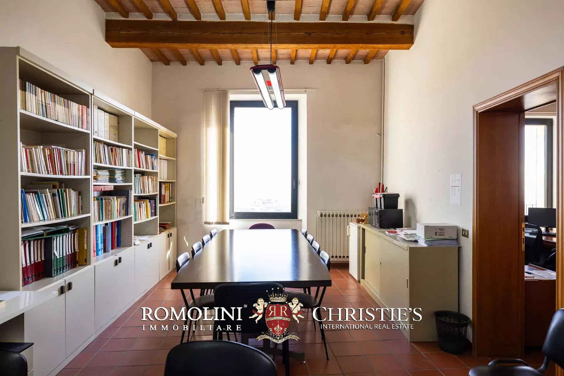 8 Bedroom Villa/Townhouse's Image 28