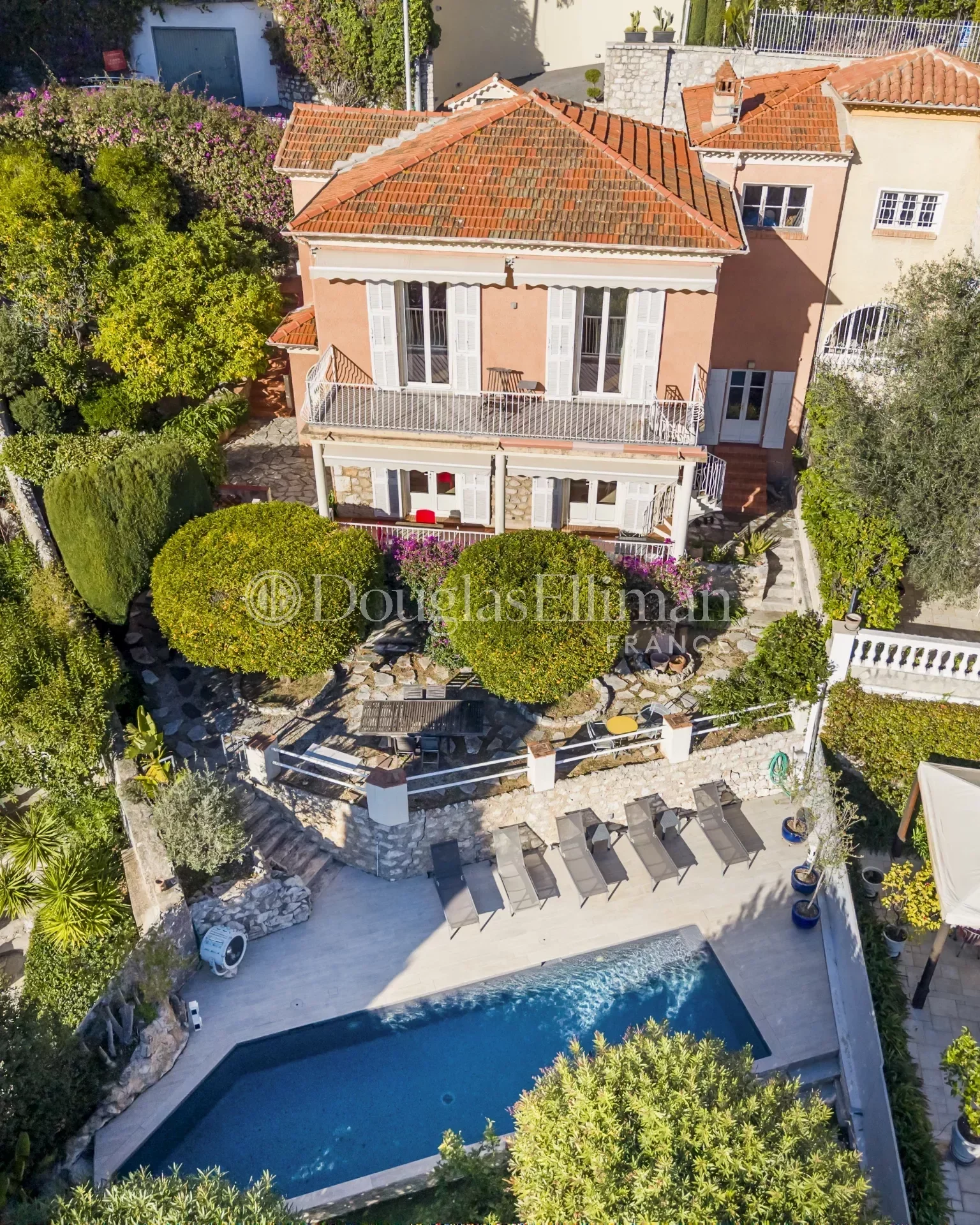 VILLEFRANCHE-SUR-MER – Villa provençale de charme rénovée avec vue mer - Image nᵒ2