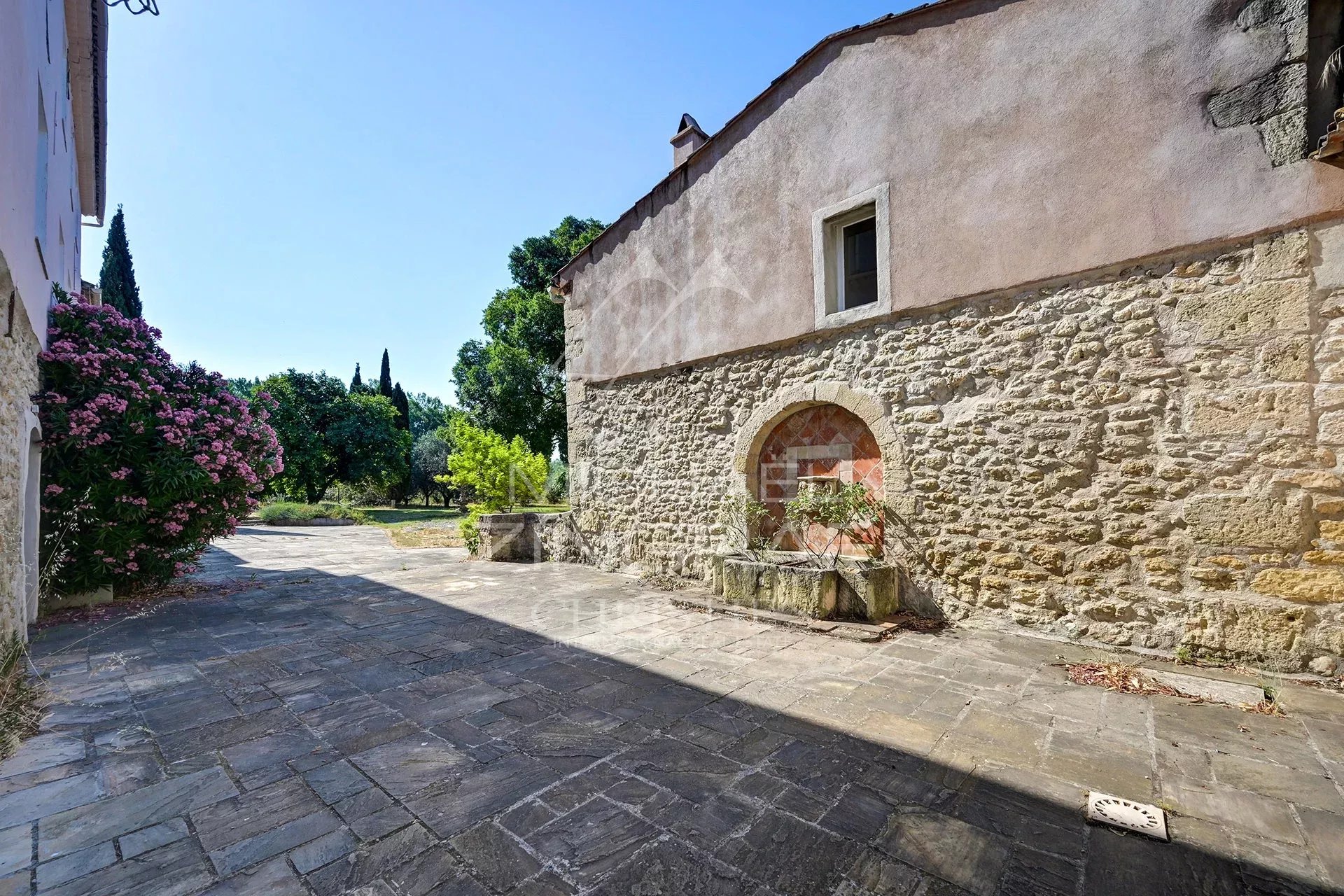 7 Bedroom Villa/Townhouse's Image 25