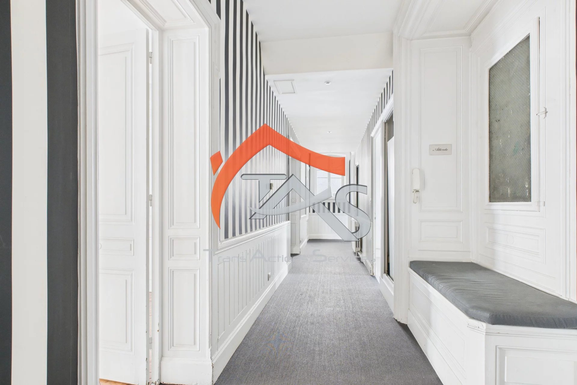 Plateau de 143 m² - Photo 3