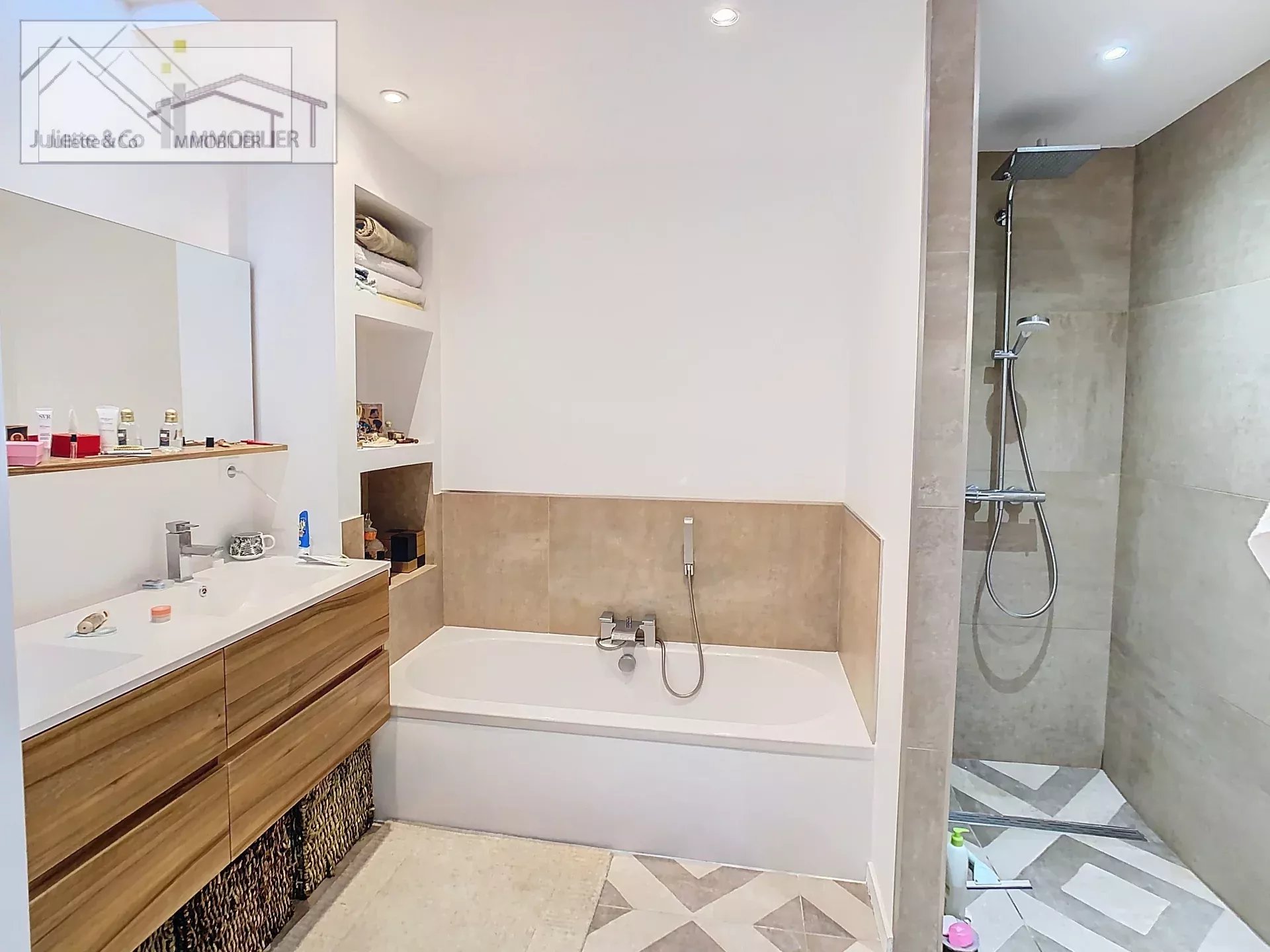 Photo of 4 bedroom for sale in center with garden