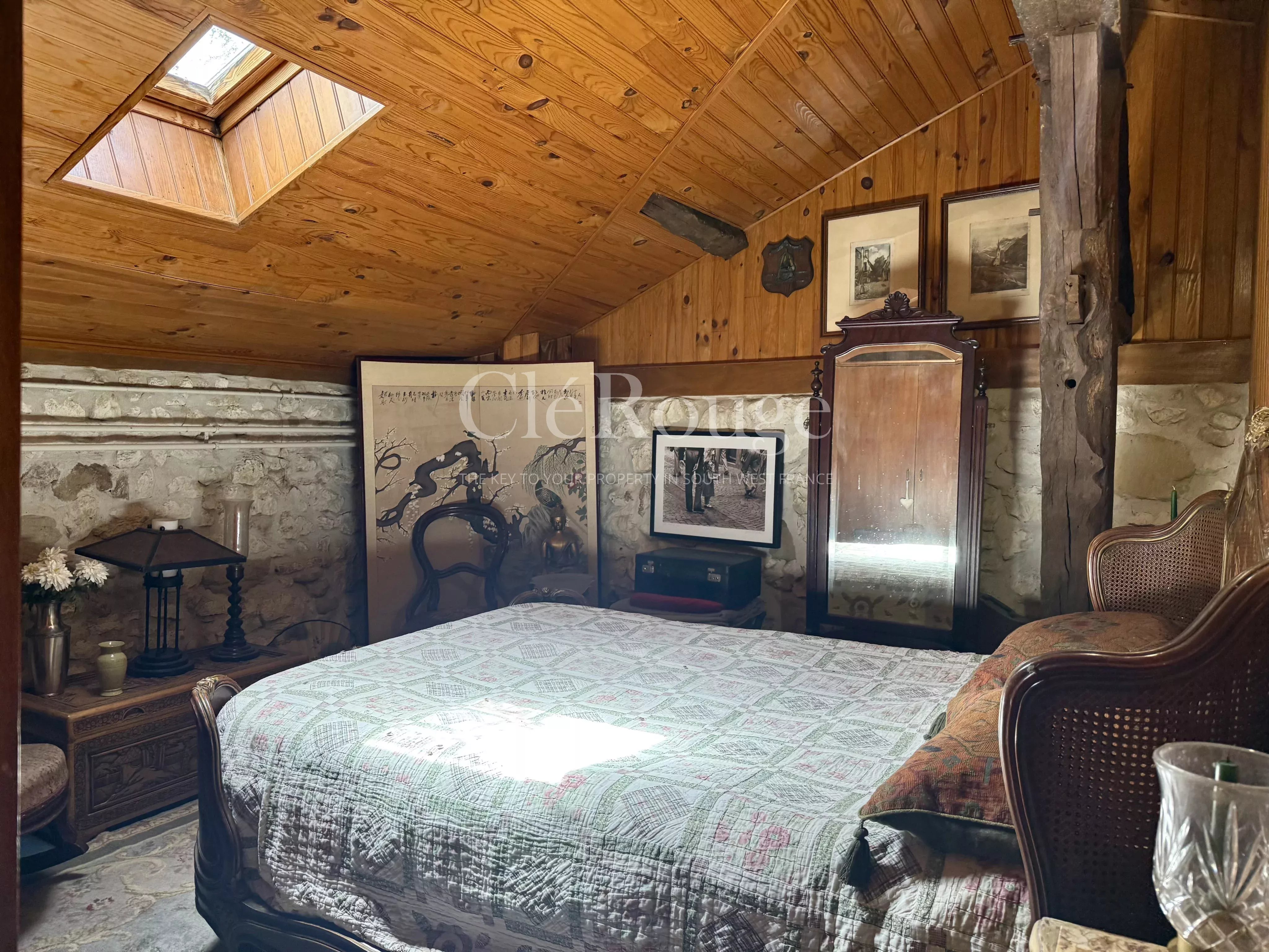 5 minutes from Lauzun - Stone house with barns, pond and park