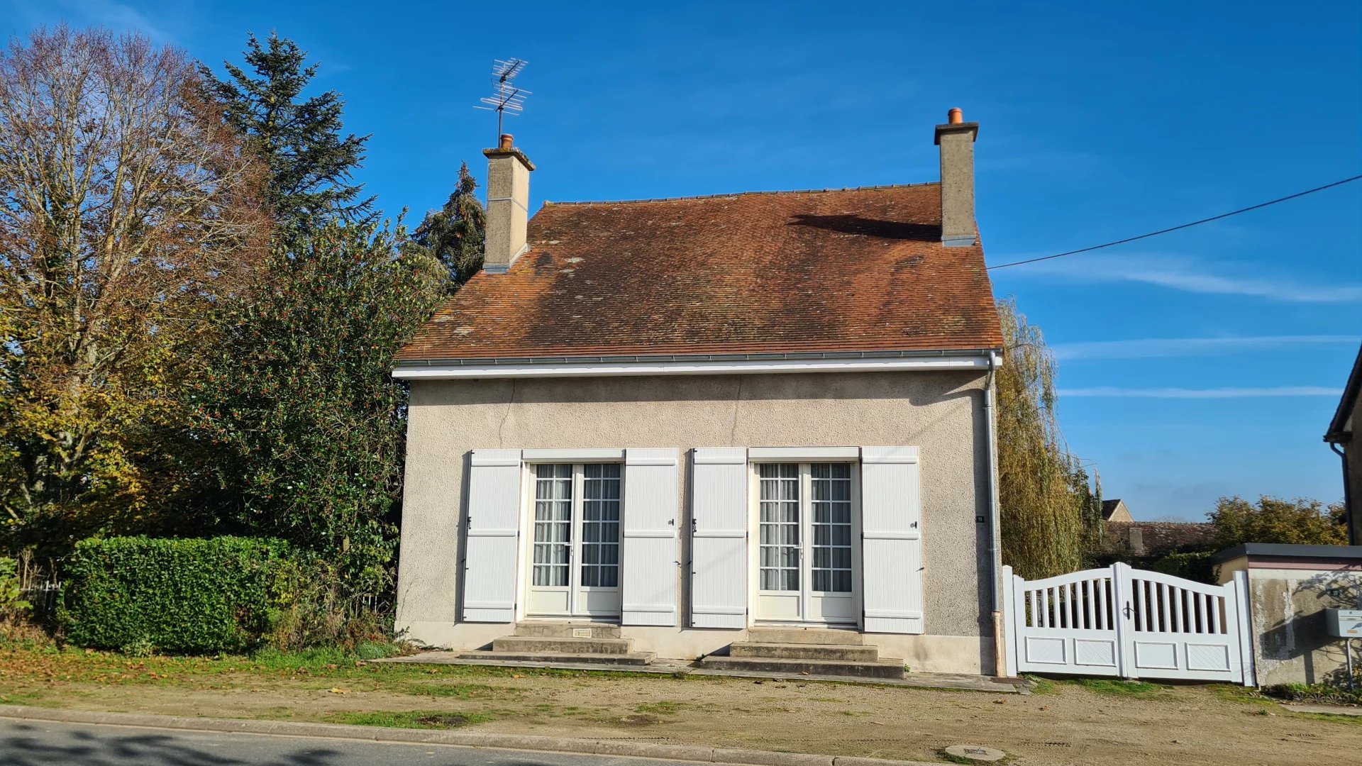 Maison de village avec grand jardin, YGRANDE