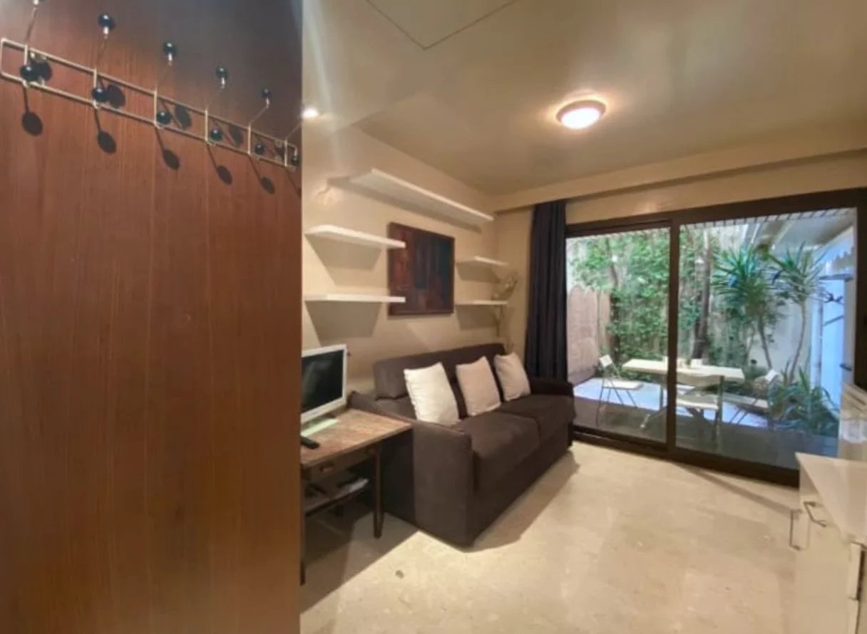 Studio with Private Garden – Mixed Use