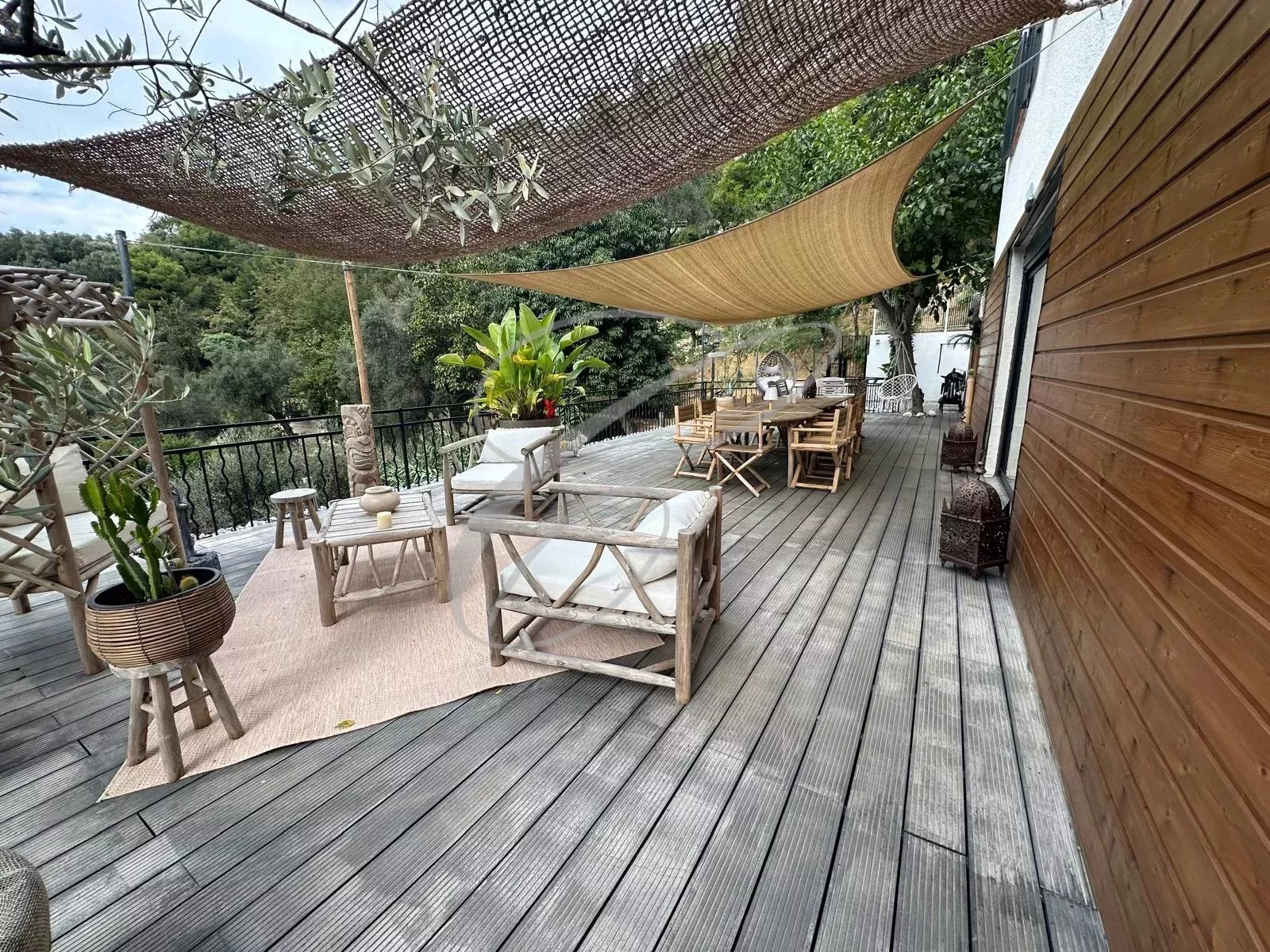 Agence immobilière de 