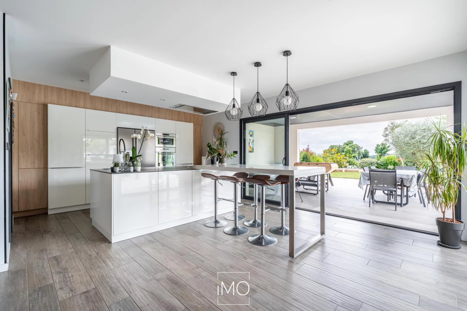 Villa de 168 m² de plain pied avec piscine sur une parcelle de 1489 m²