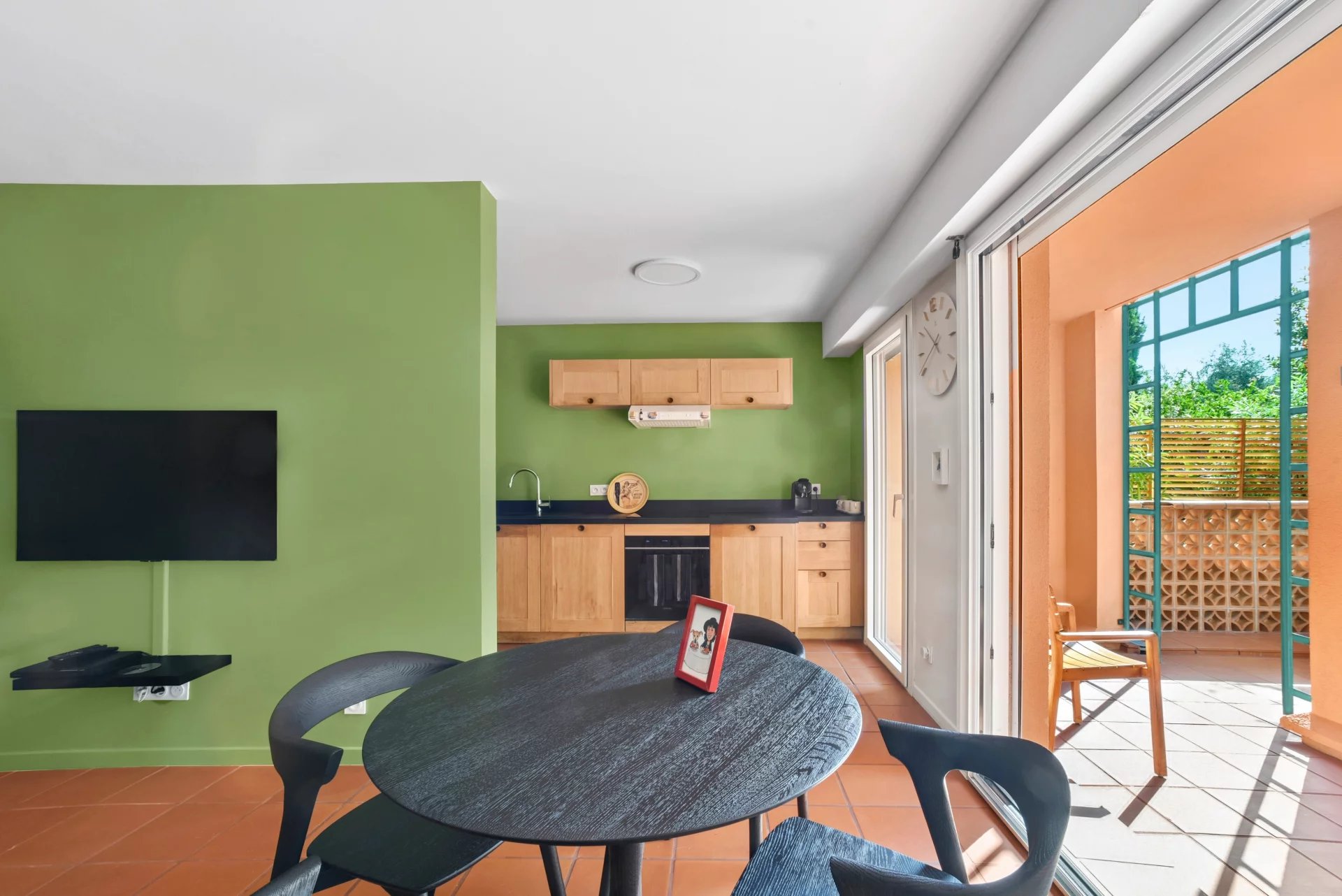 Appartement rénové d'une chambre avec grande terrasse orientée au sud