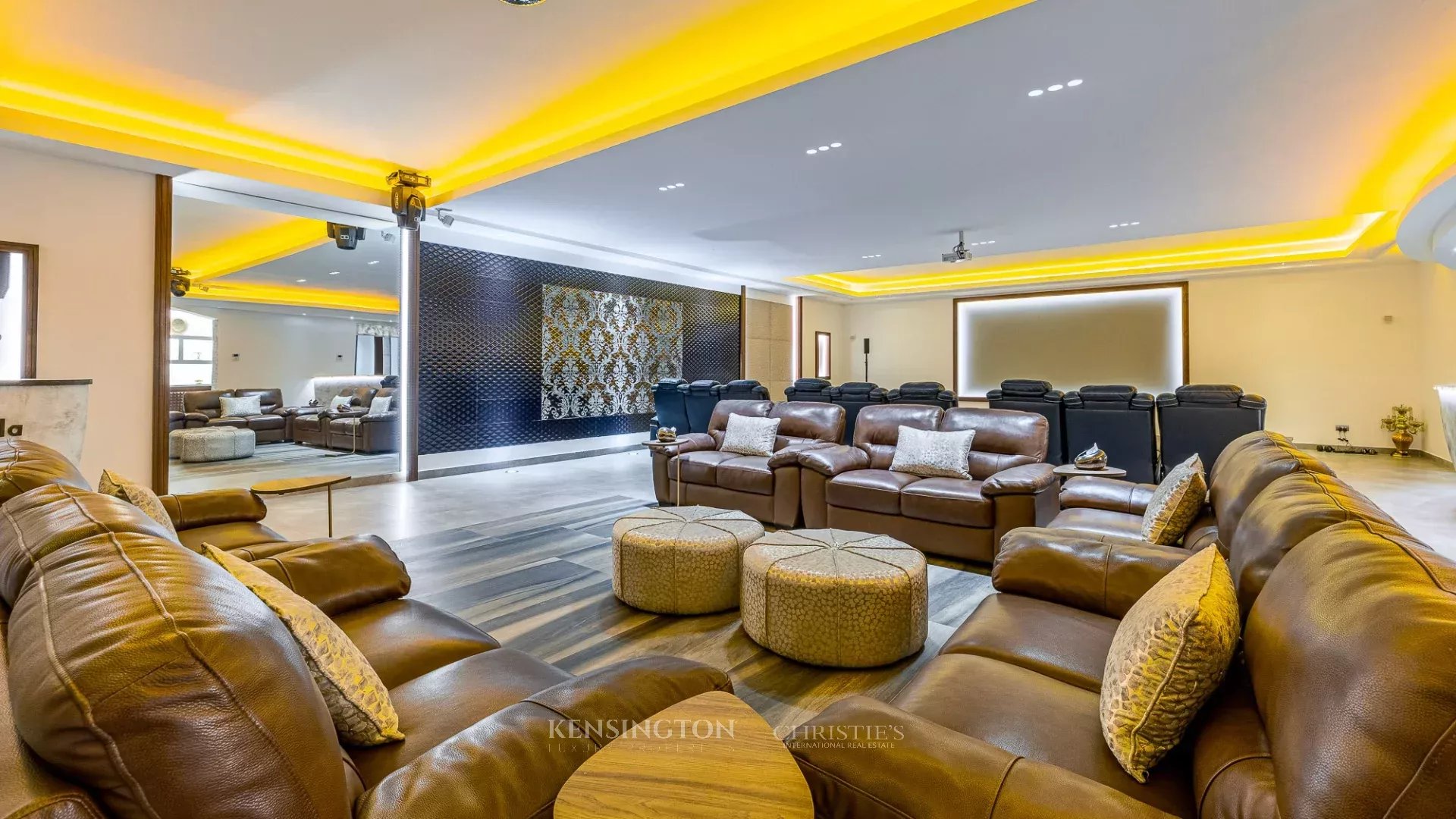 6 Bedroom Villa/Townhouse's Image 36