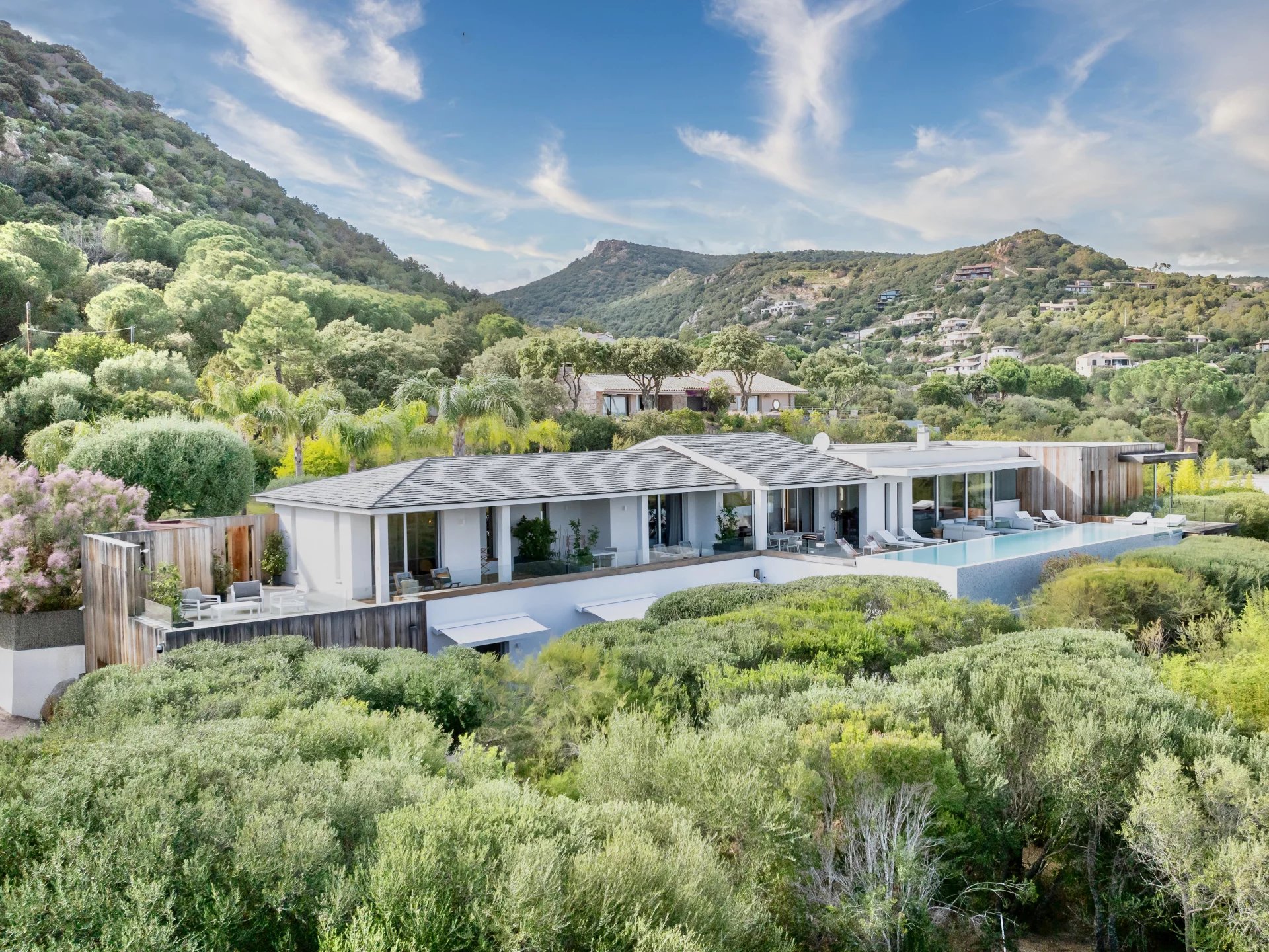 location villa de luxe avec piscine – porto vecchio image1