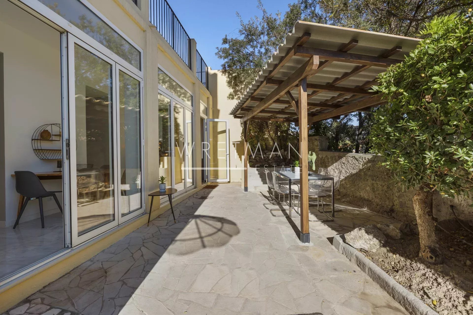 Superbe appartement rénové en rez-de-jardin  - Cannes