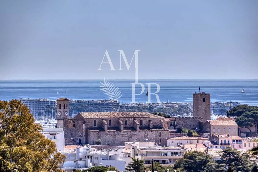 Apartment for sale in Cannes — CANNES, CROIX DES GARDES – BEAUTIFUL APARTMENT WITH ROOF TERRACE AND OCEAN VIEW