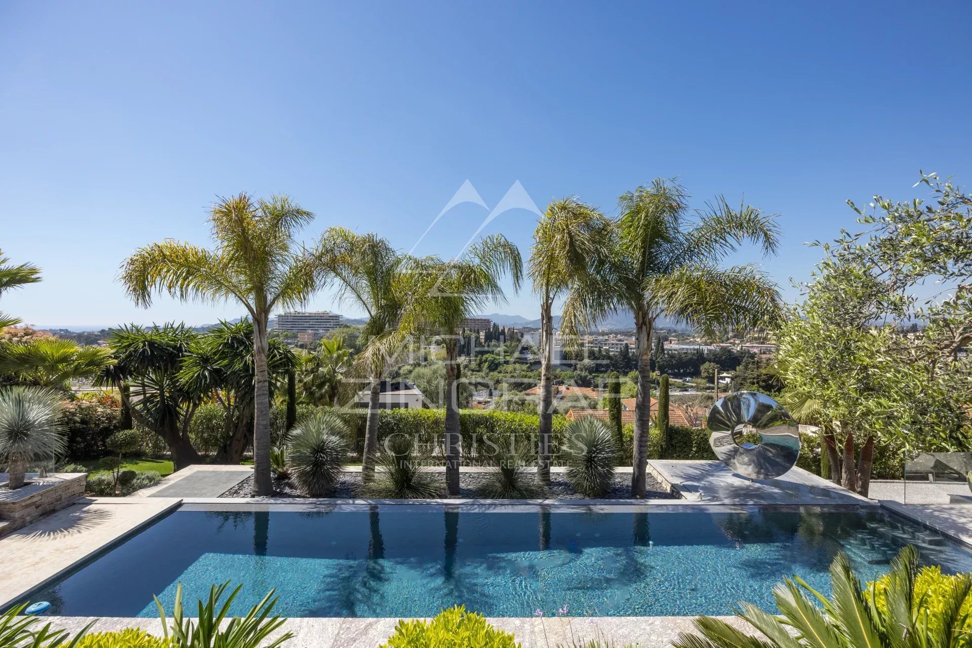 5 Bedroom Villa/Townhouse's Image 9