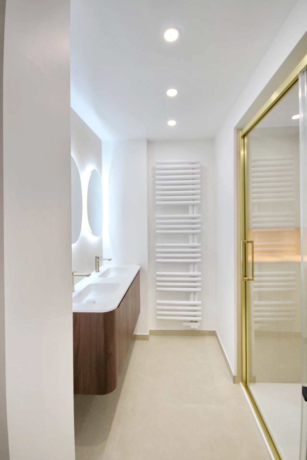 Ixelles, just steps away from the Châtelain area
