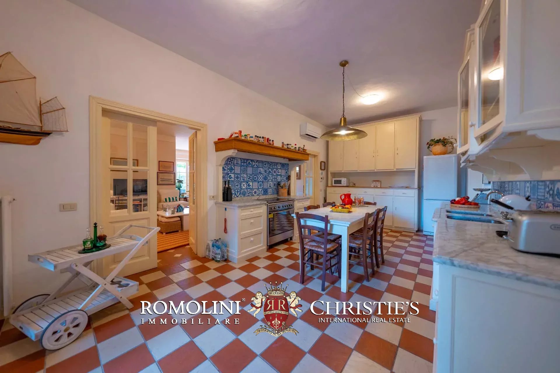 11 Bedroom Villa/Townhouse's Image 61
