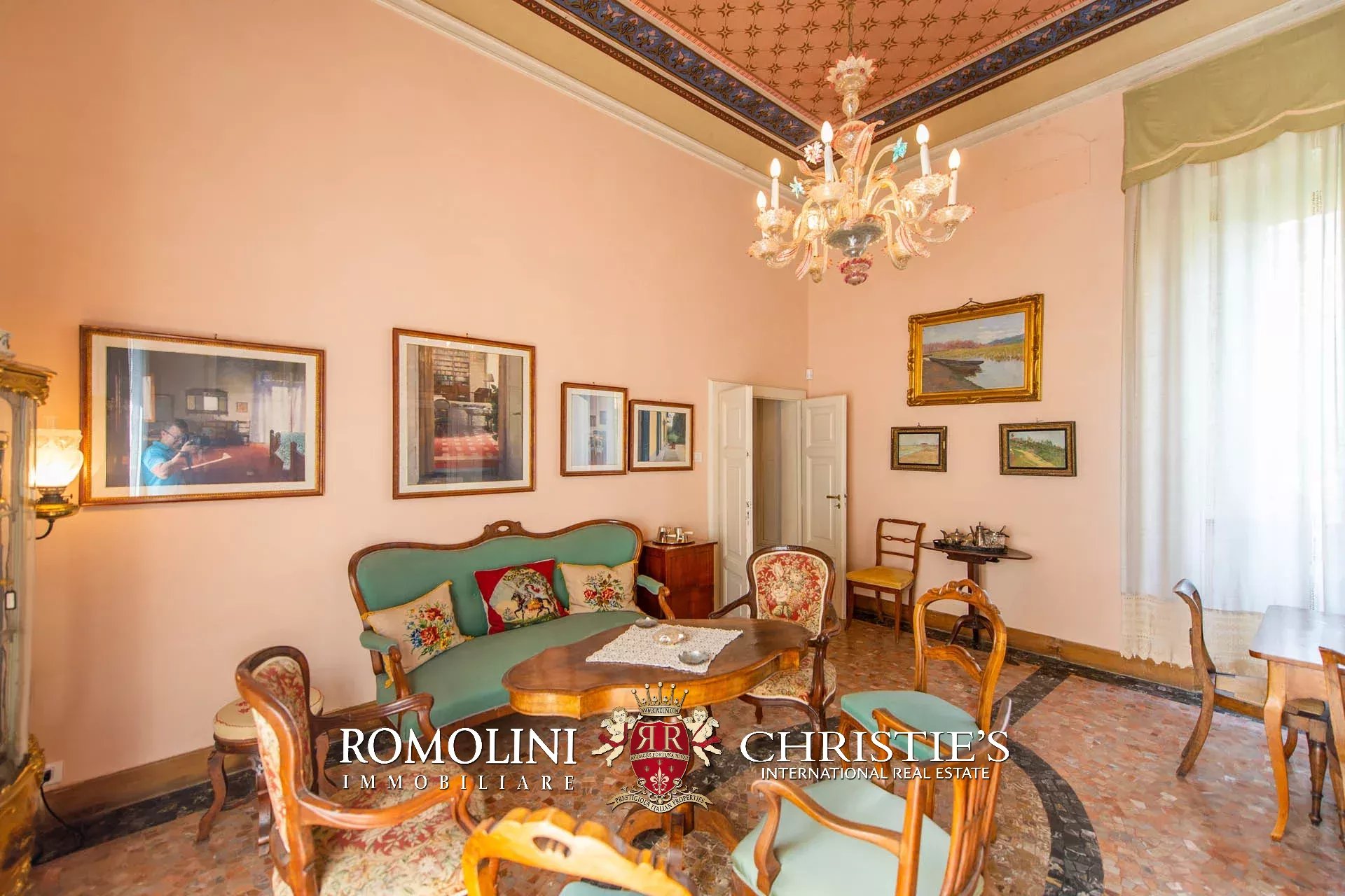 16 Bedroom Vineyard's Image 66
