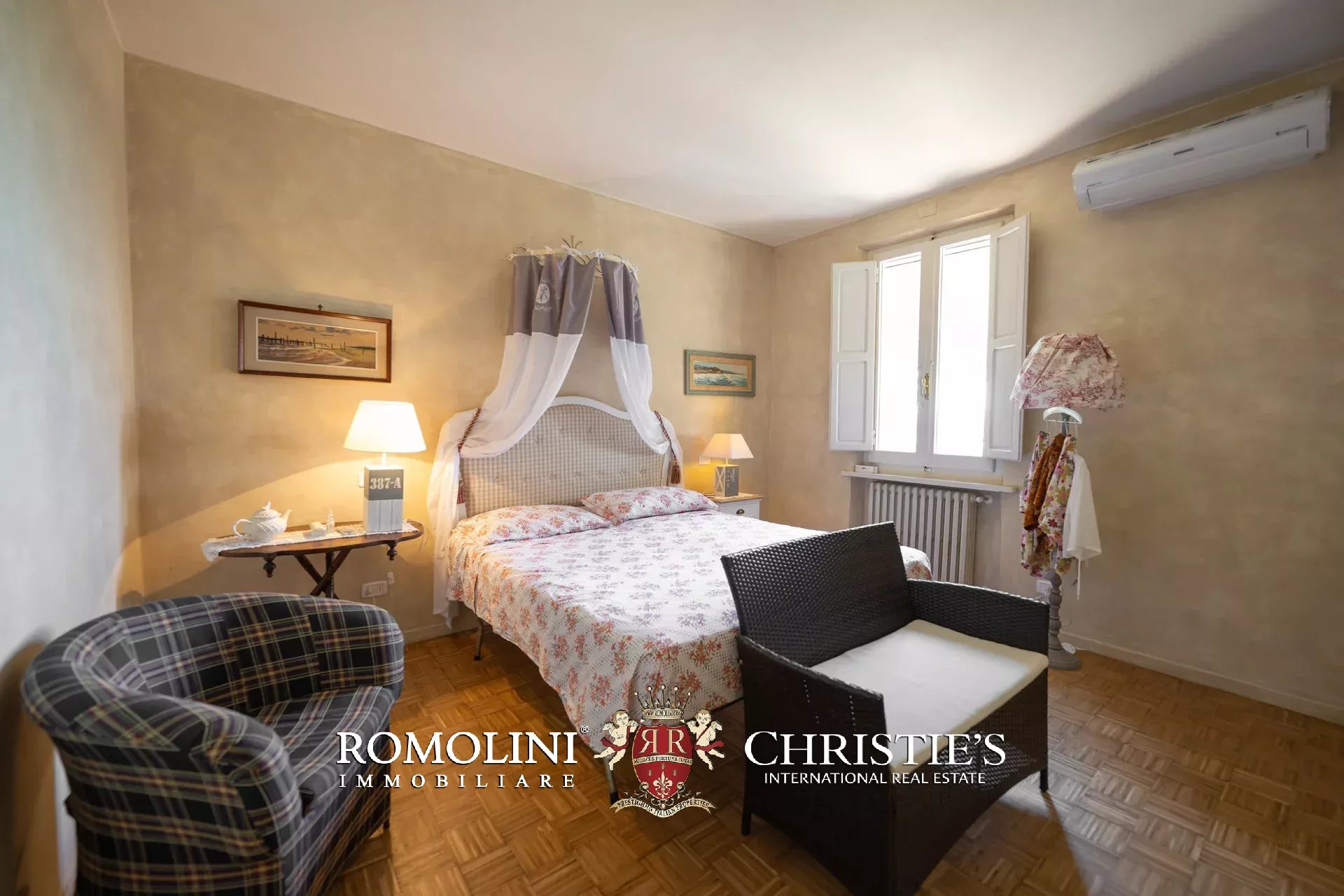 6 Bedroom Villa/Townhouse's Image 36