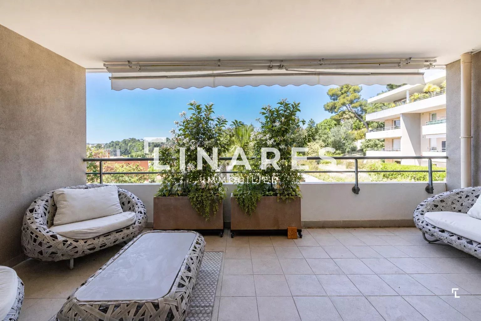 BIJOU CANDOLLE - Appartement traversant T3 de 71m2 - Terrasse - Garage - Vue panoramique collines -  13012 Saint Julien