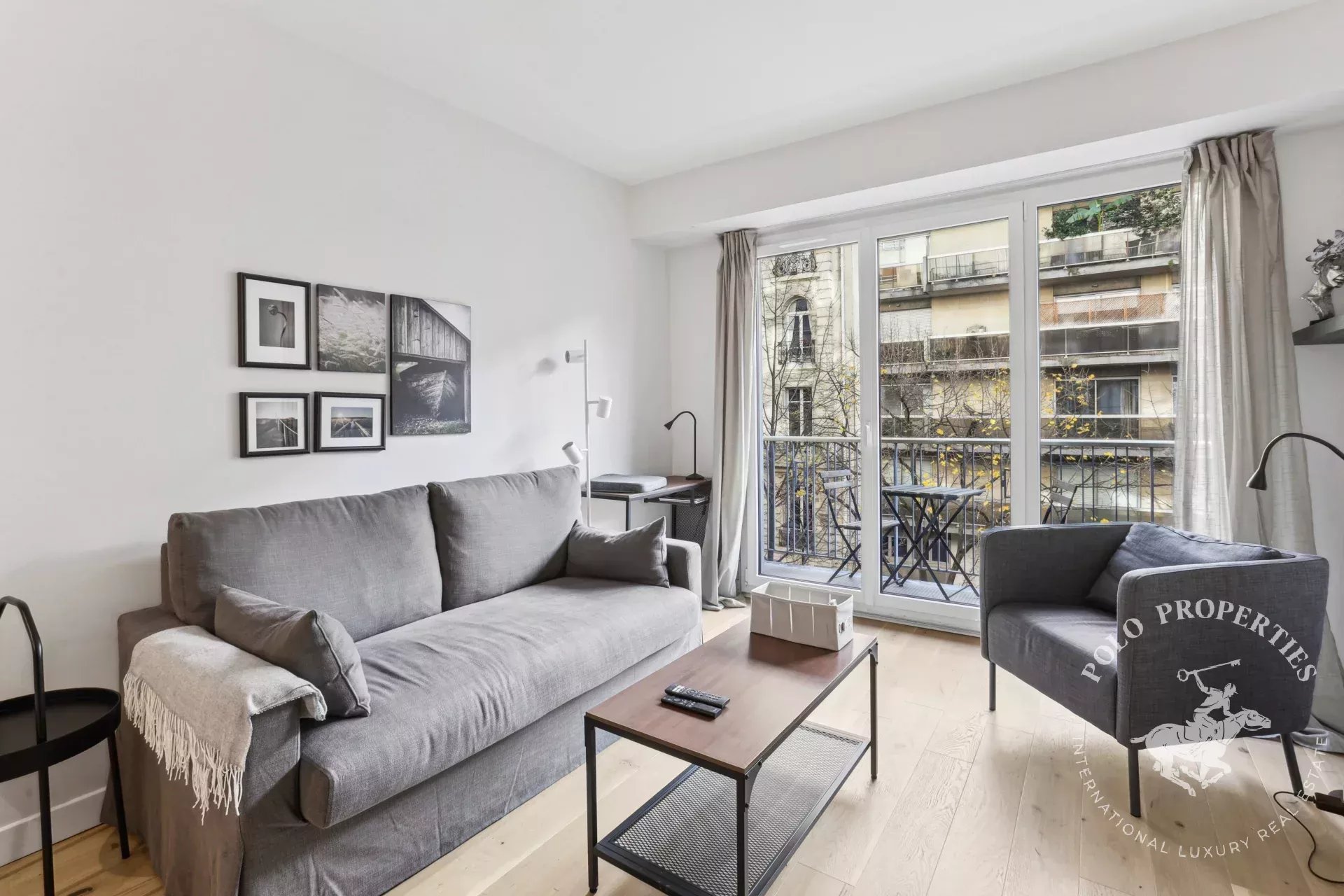 High floor with balcony - La Muette
