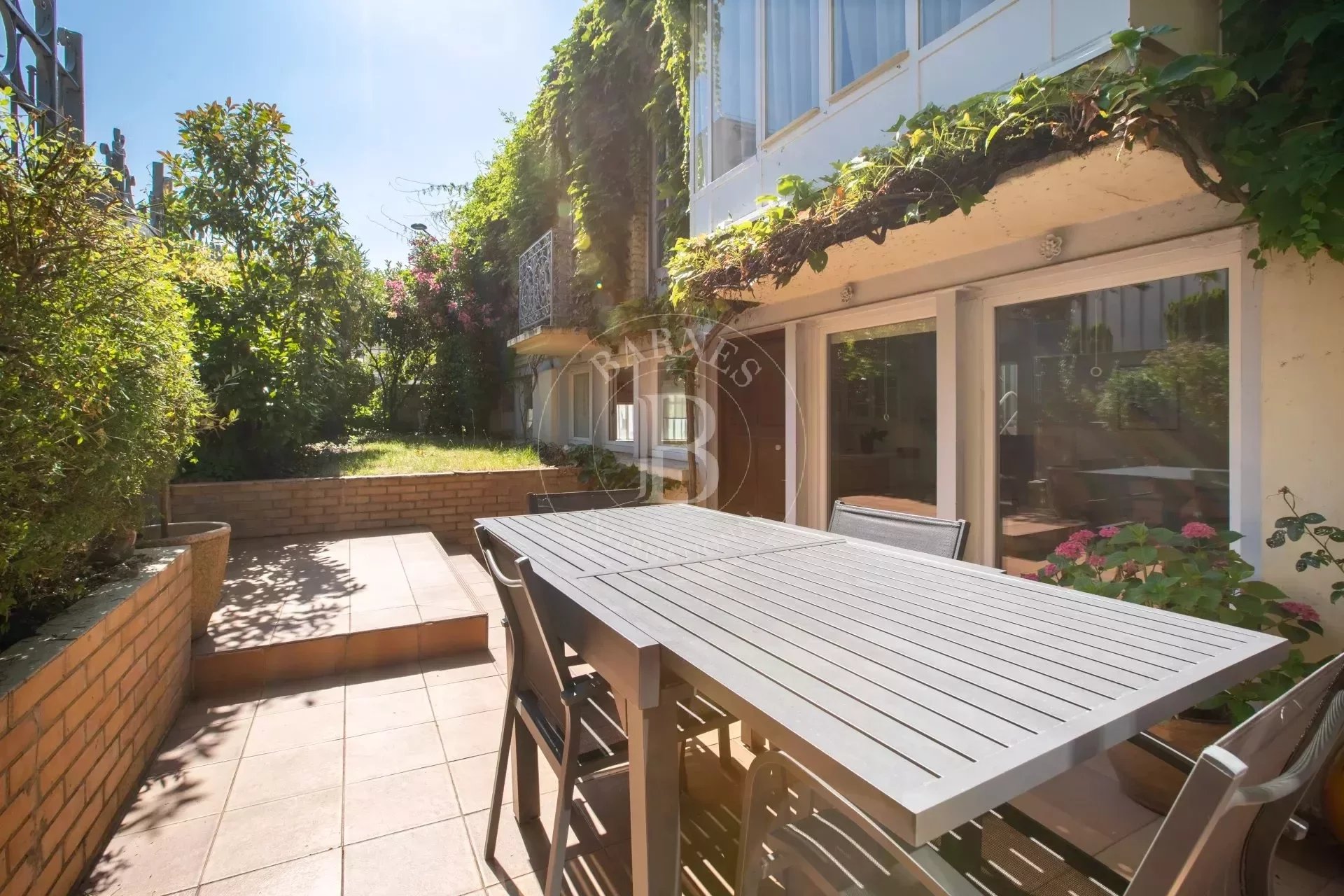 Ev Vanves - picture 16