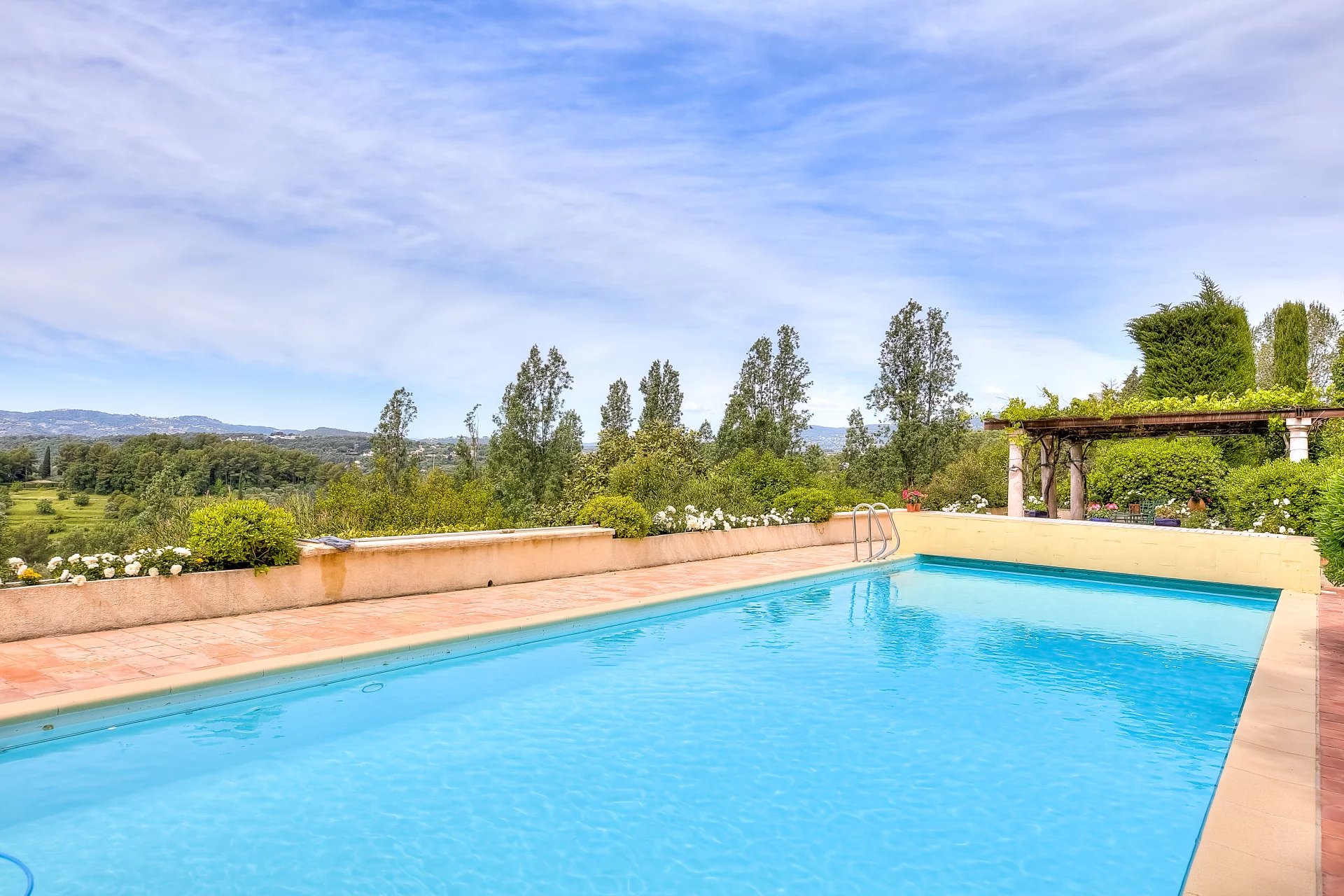 Exceptional property comprising three buildings with panoramic views