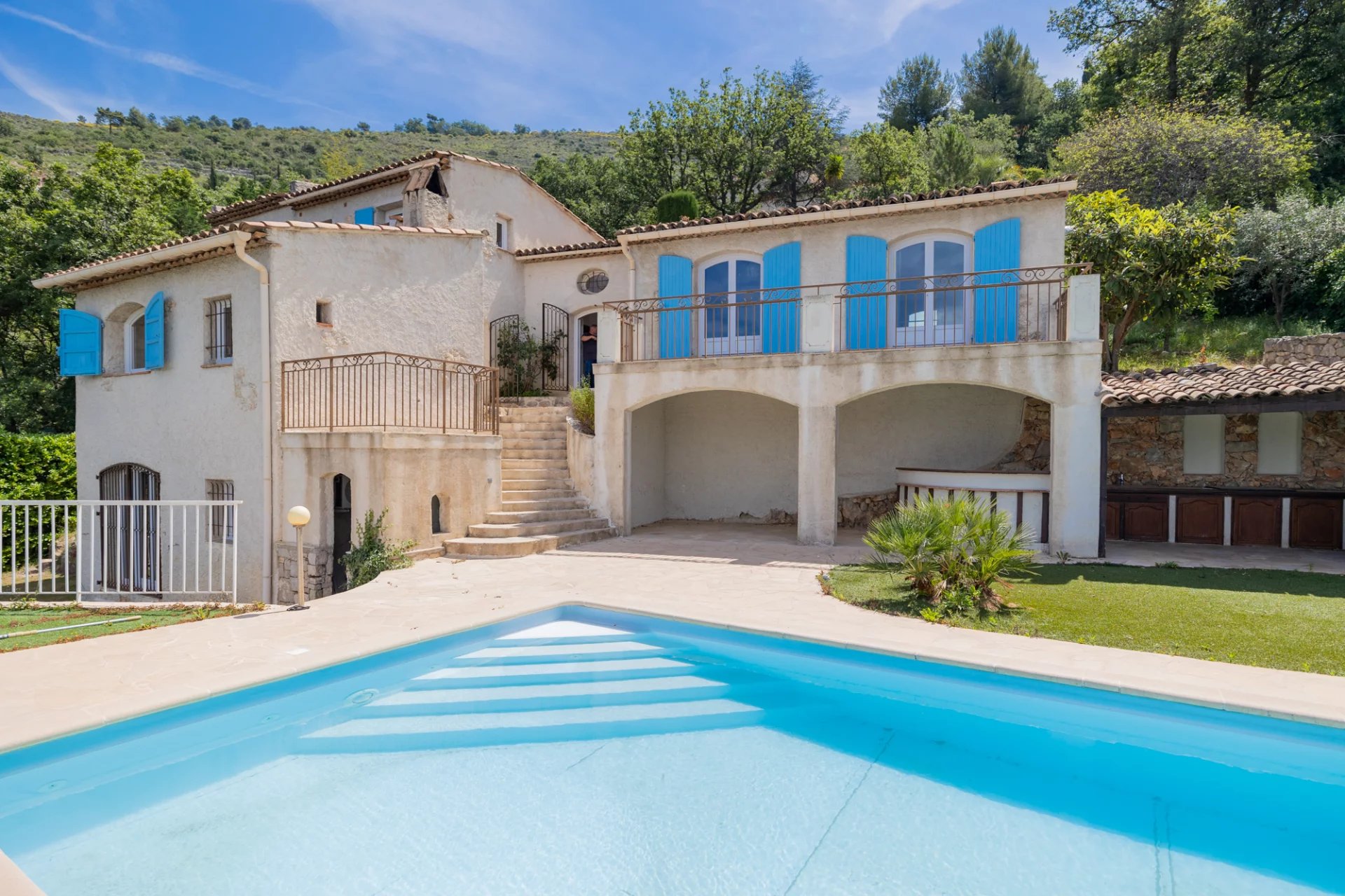 HOUSE FOR SALE IN ASPREMONT - NEAR NICE - SWIMMING POOL - GARDEN - QUIET - PRIVATE ESTATE