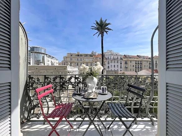 EXCLUSIVE - CHARACTER APARTMENT - VICTOR HUGO, GOLDEN SQUARE