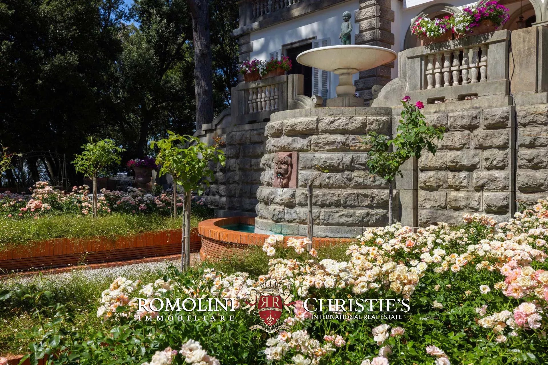 8 Bedroom Villa/Townhouse's Image 16